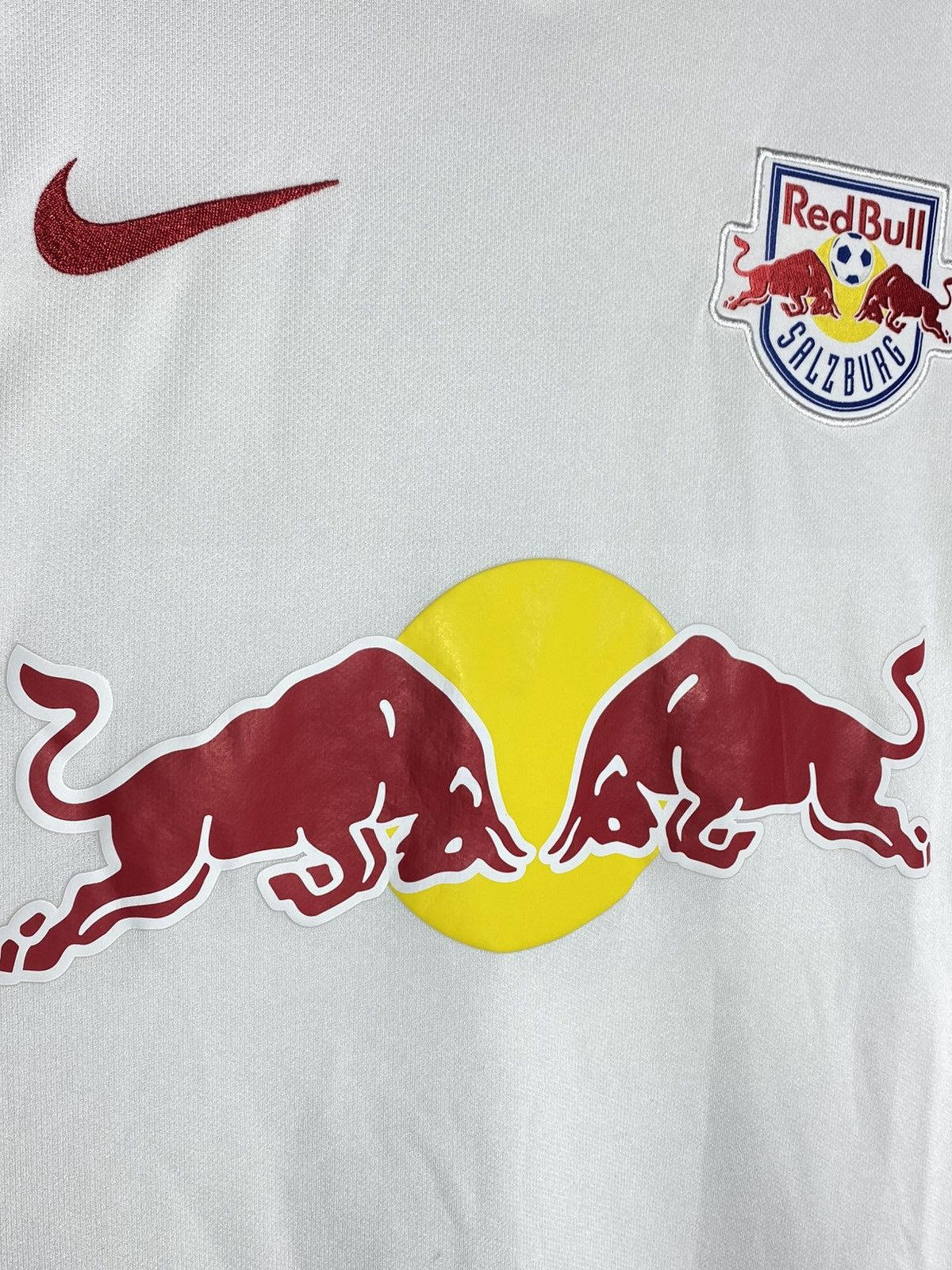 Nike Nike Red Bull Salzburg 2016/17 Home Football Shirt Jersey Size US L / EU 52-54 / 3 - 4 Thumbnail