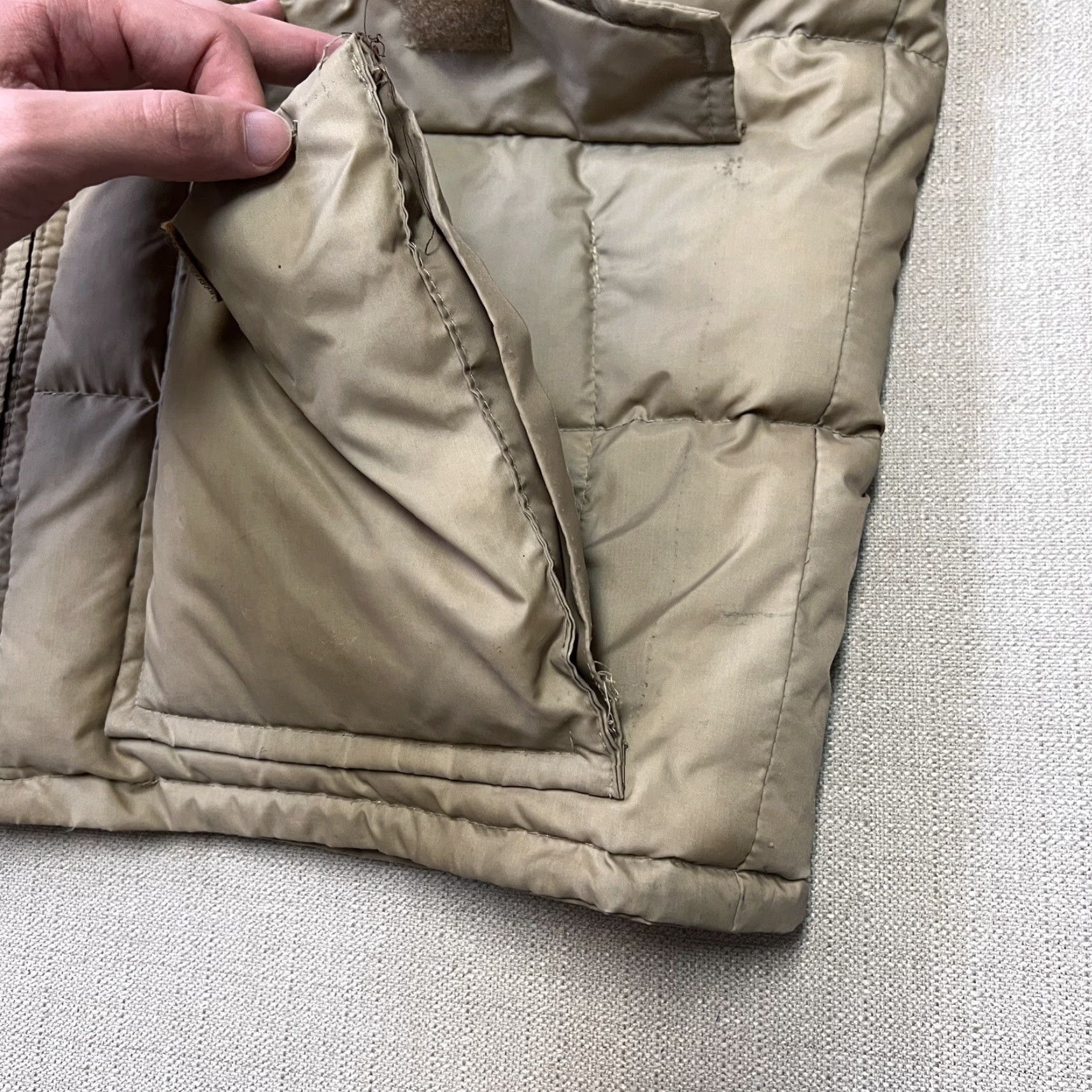 Vintage VINTAGE Ski Daddle Puffer Jacket Mens XL 60s 70s Snow Down Zip Up Beige Nylon Softshell Quilted Zipper Down Jacket Casual Skiing Front Zip Mid-Length Size US XL / EU 56 / 4 - 6 Thumbnail