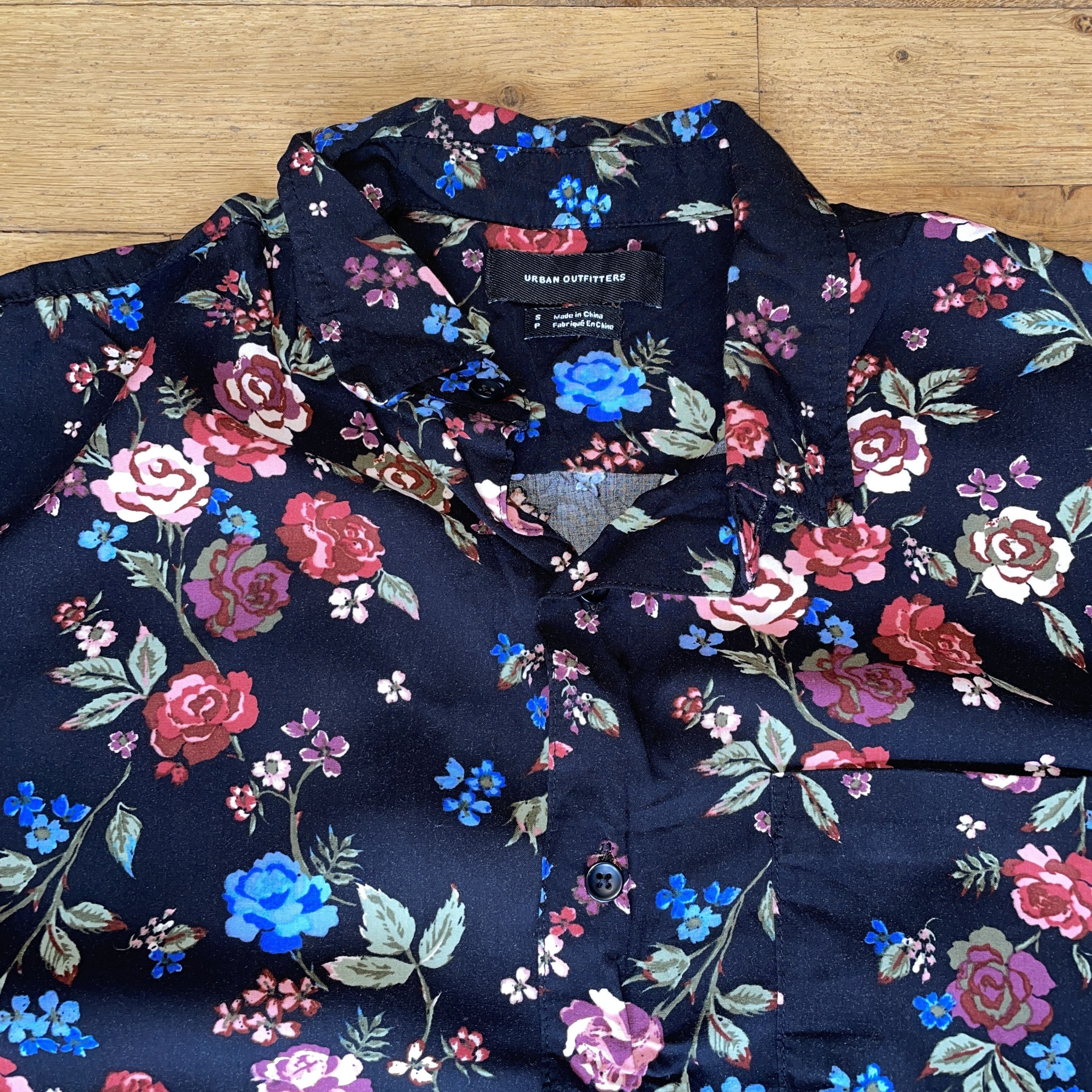 Designer × Urban Outfitters Urban Outfitters Men's Trendy Holiday Shirt Rayon Size S Size US S / EU 44-46 / 1 - 3 Thumbnail