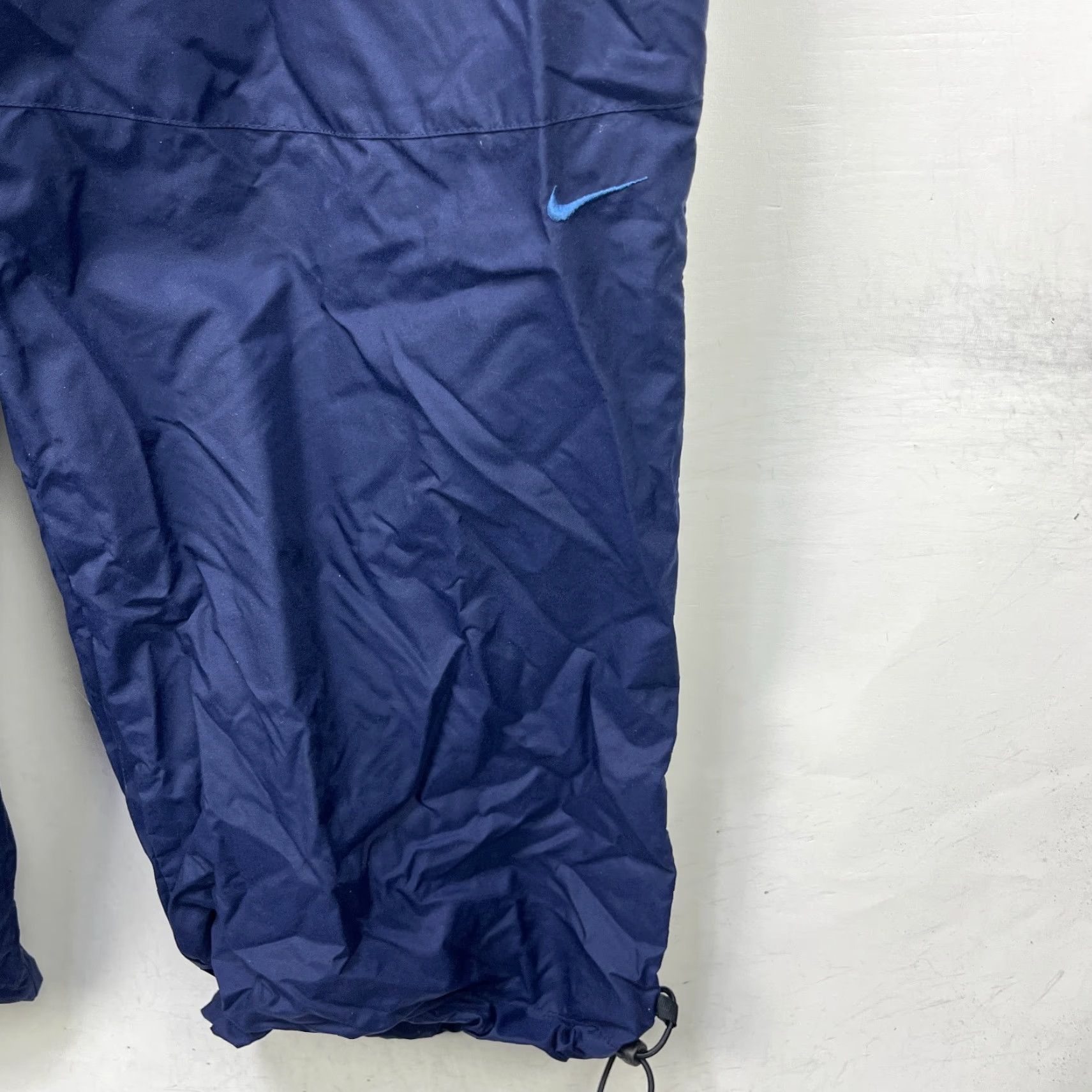 Nike VINTAGE Nike Y2K Baggy Windbreaker Pants 2XL Mens Blue 90s Track Pants Pockets Regular Comfortable Casual Vintage Nike Size US 39 - 2 Thumbnail