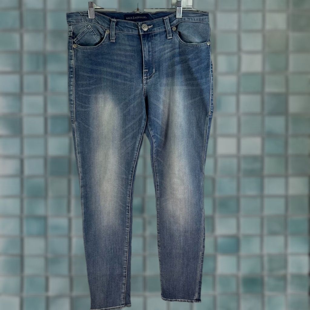Vintage Rock & Republic Denim Jeans Women’s 14 Skinny Mid 35x31 Blue, 5-Pocket, Zipper Closure, Cotton Blend, Embroidered Accents, Size 14 Womens Blue Jeans Size 36" / US 14 / IT 50 - 1 Thumbnail