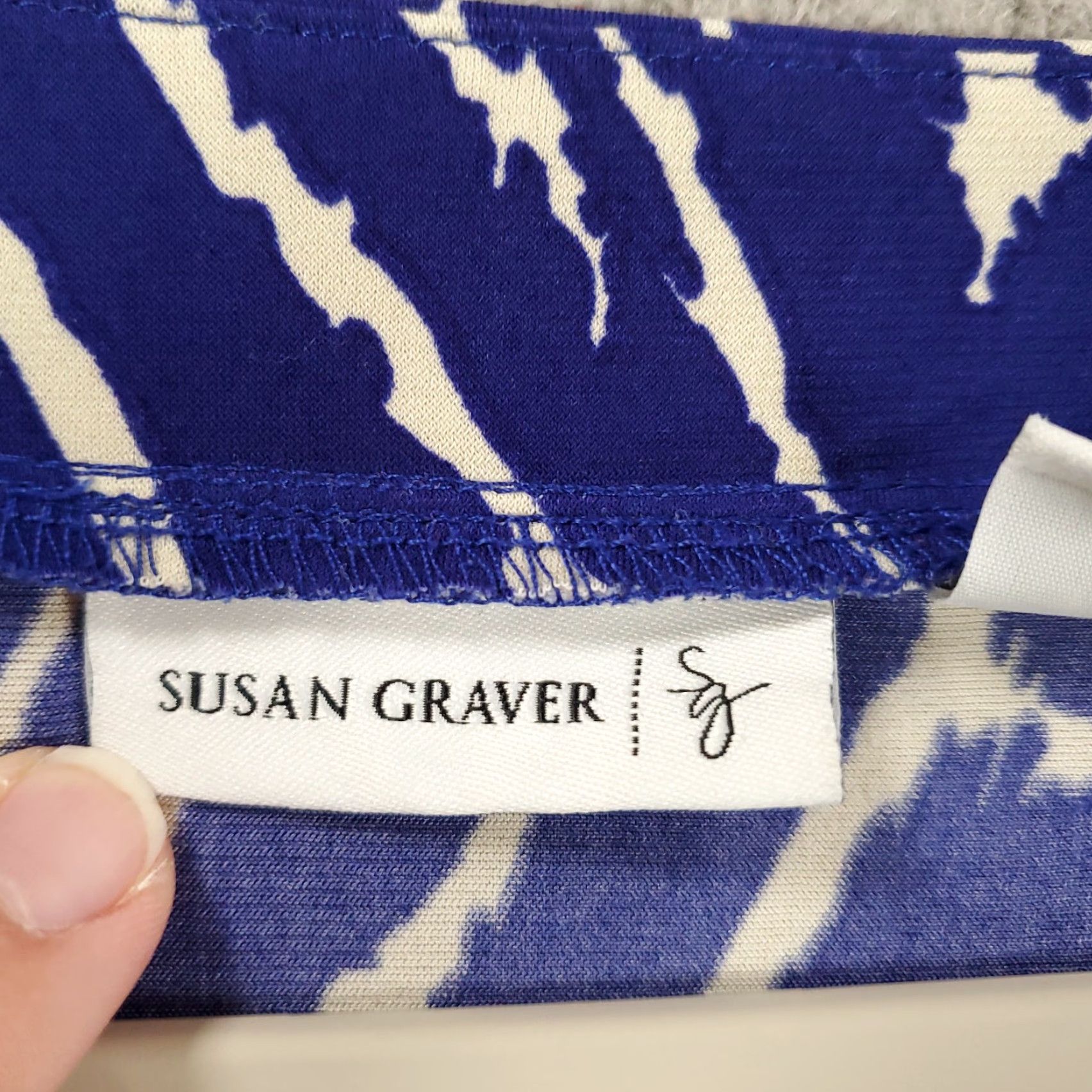 Vintage Susan Graver Blouse Womens XL Blue White Geometric Stretchy Top Pullover Casual Party/Cocktail Travel Knit Polyester Spandex Size XL / US 12-14 / IT 48-50 - 5 Thumbnail
