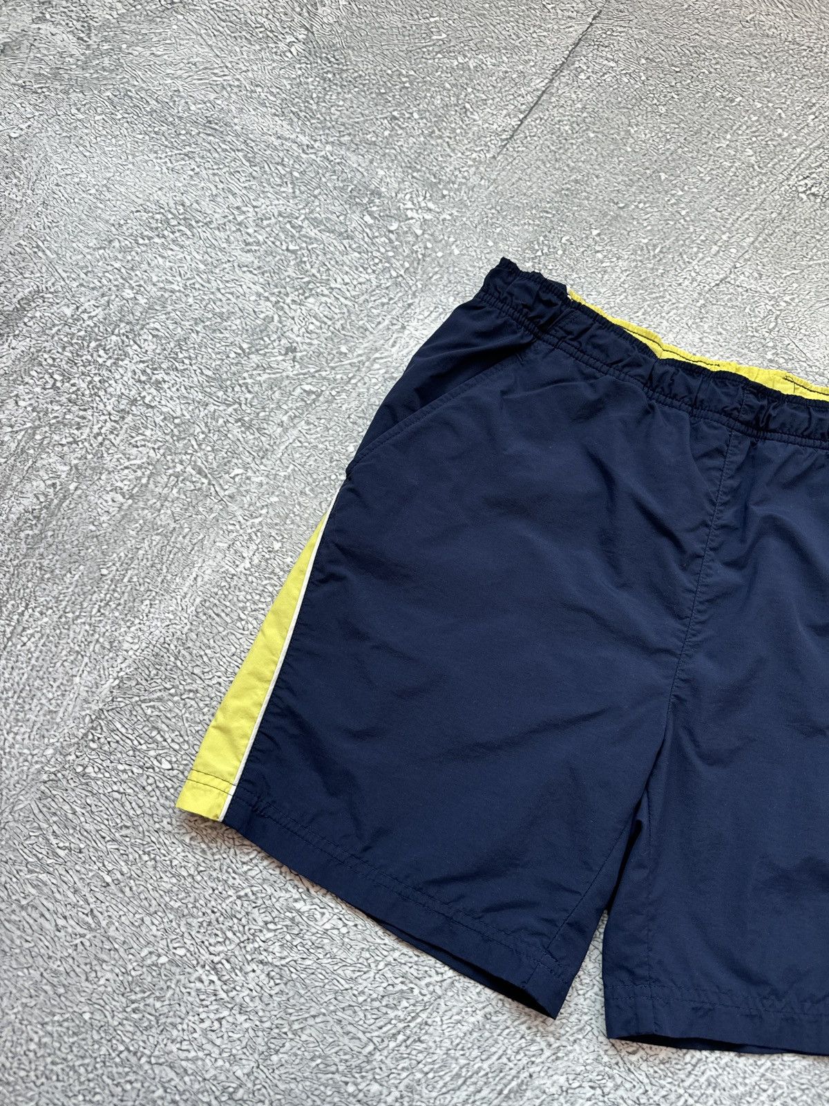 Nike Nike Vintage Y2K Nylon Track Shorts Swoosh Size S Size US 30 / EU 46 - 5 Thumbnail