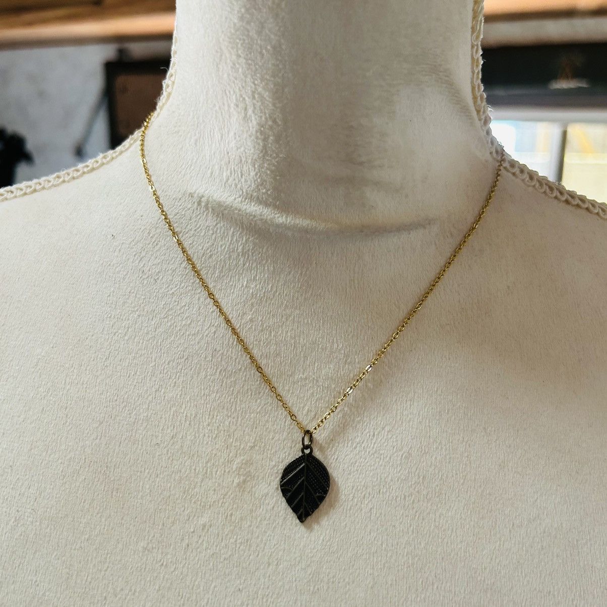 Handmade Handcrafted vintage brass leaf pendant on chain necklace Size ONE SIZE - 2 Thumbnail