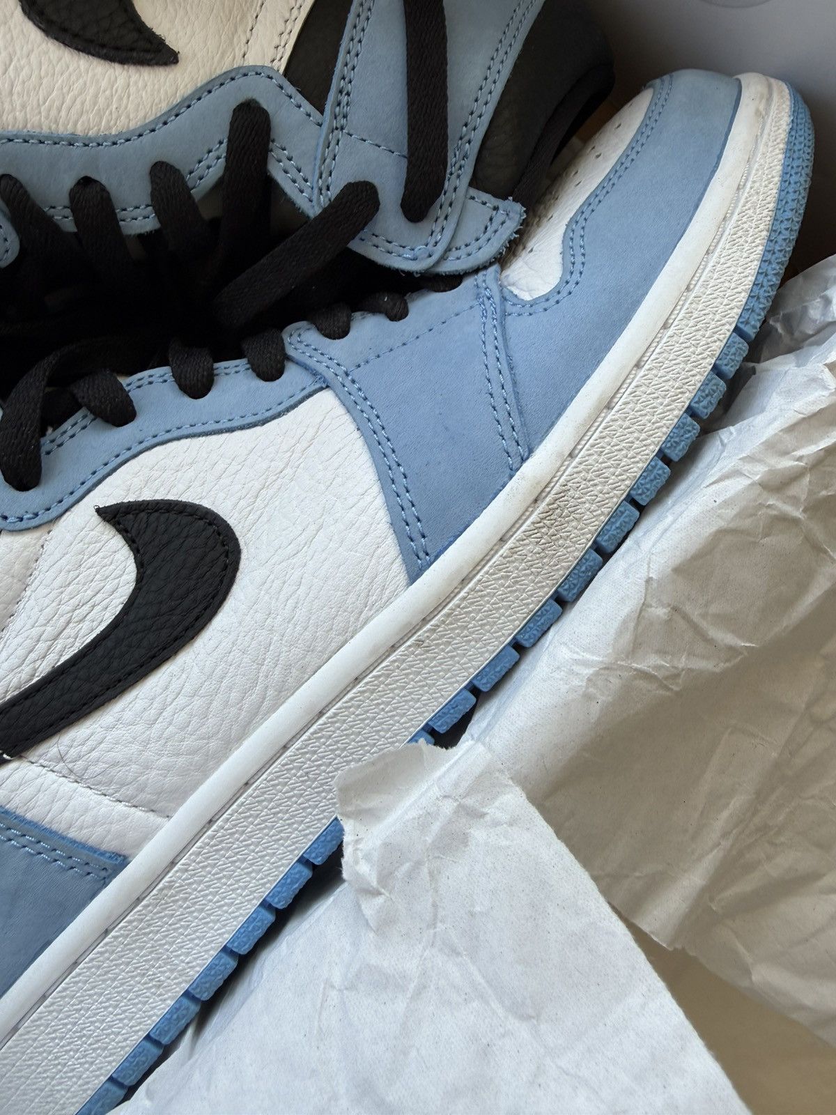 Jordan Brand Jordan 1 Retro High OG University Blue Size US 9.5 / EU 42-43 - 3 Thumbnail