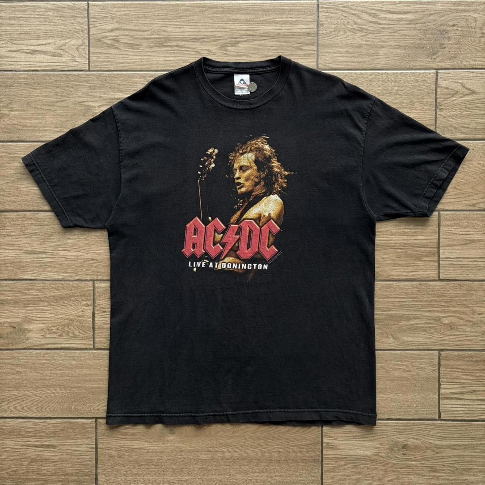 AAA Vintage 2004 AC/DC Live At Donington Rock T-Shirt Size US XL / EU 56 / 4 - 1 Thumbnail