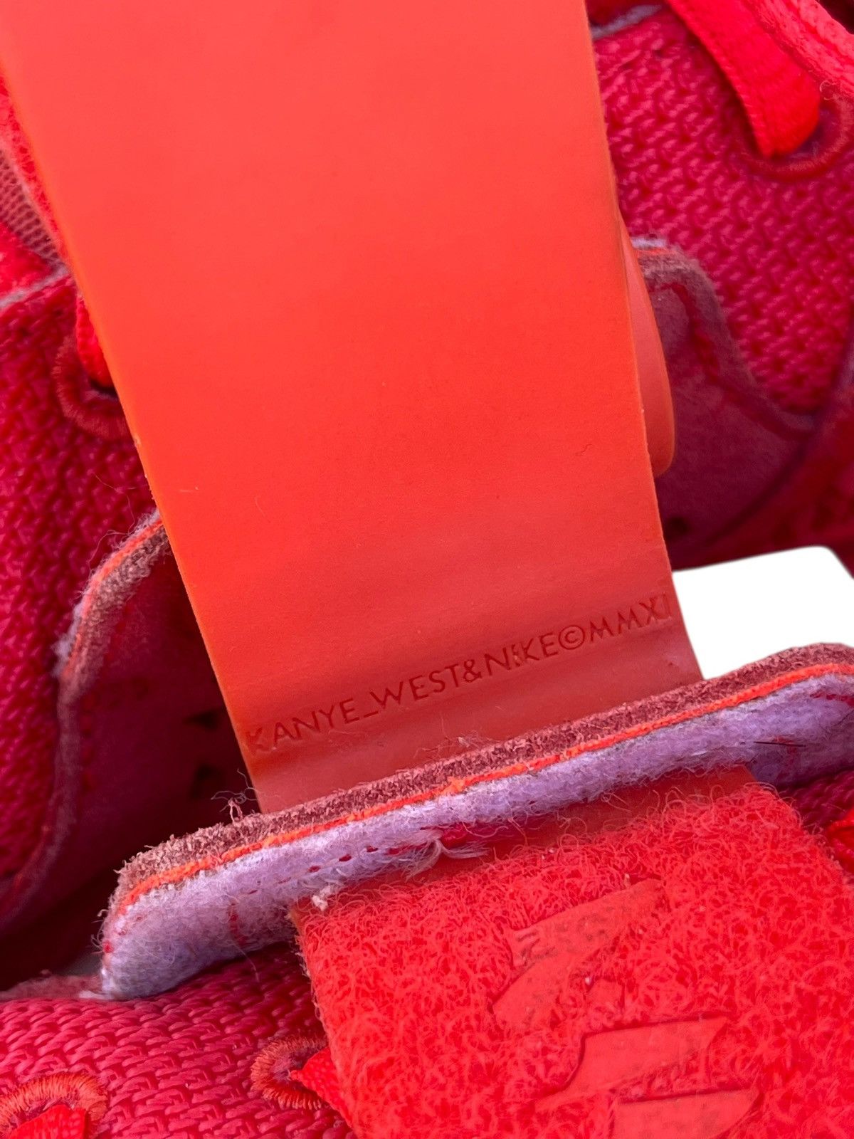 Kanye West × Nike Nike Yeezy red Octobers Size US 9.5 / EU 42-43 - 12 Thumbnail