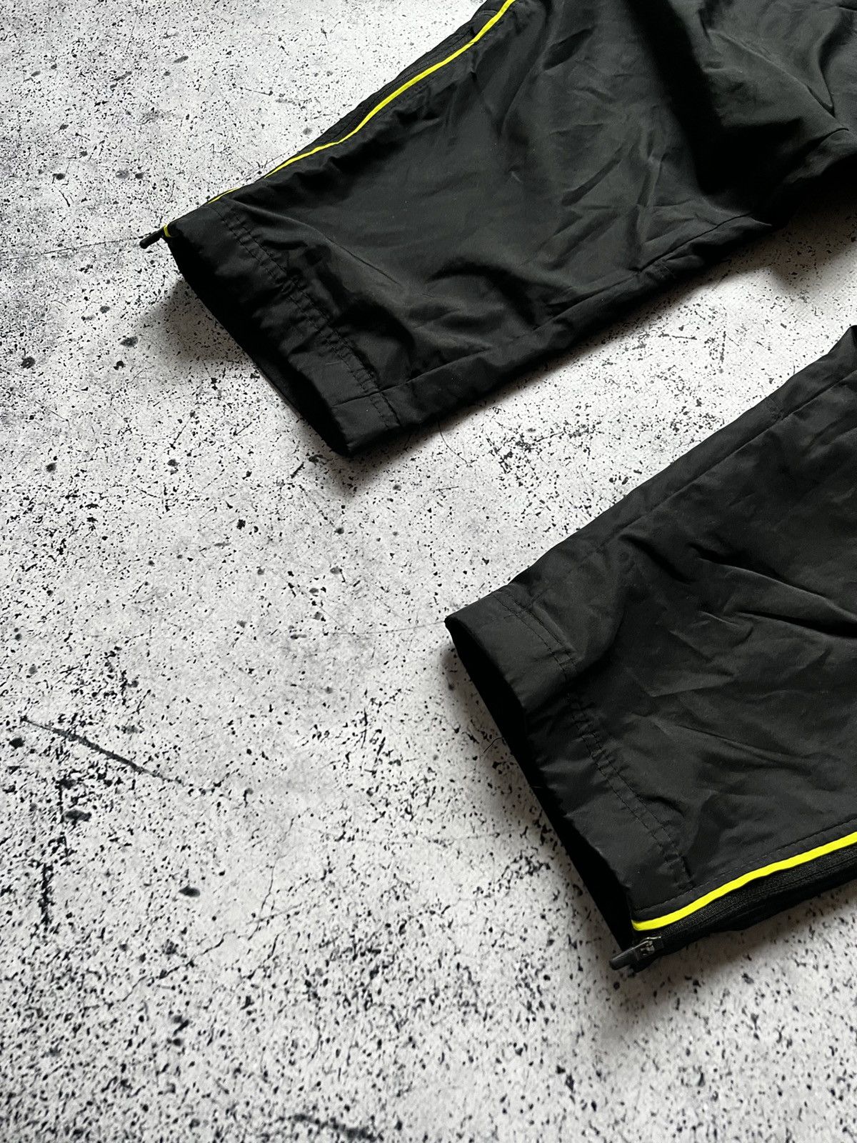 Nike Vintage Nike Nylon Drill Track Pants Mini Swoosh Y2K USA Size US 34 / EU 50 - 3 Thumbnail