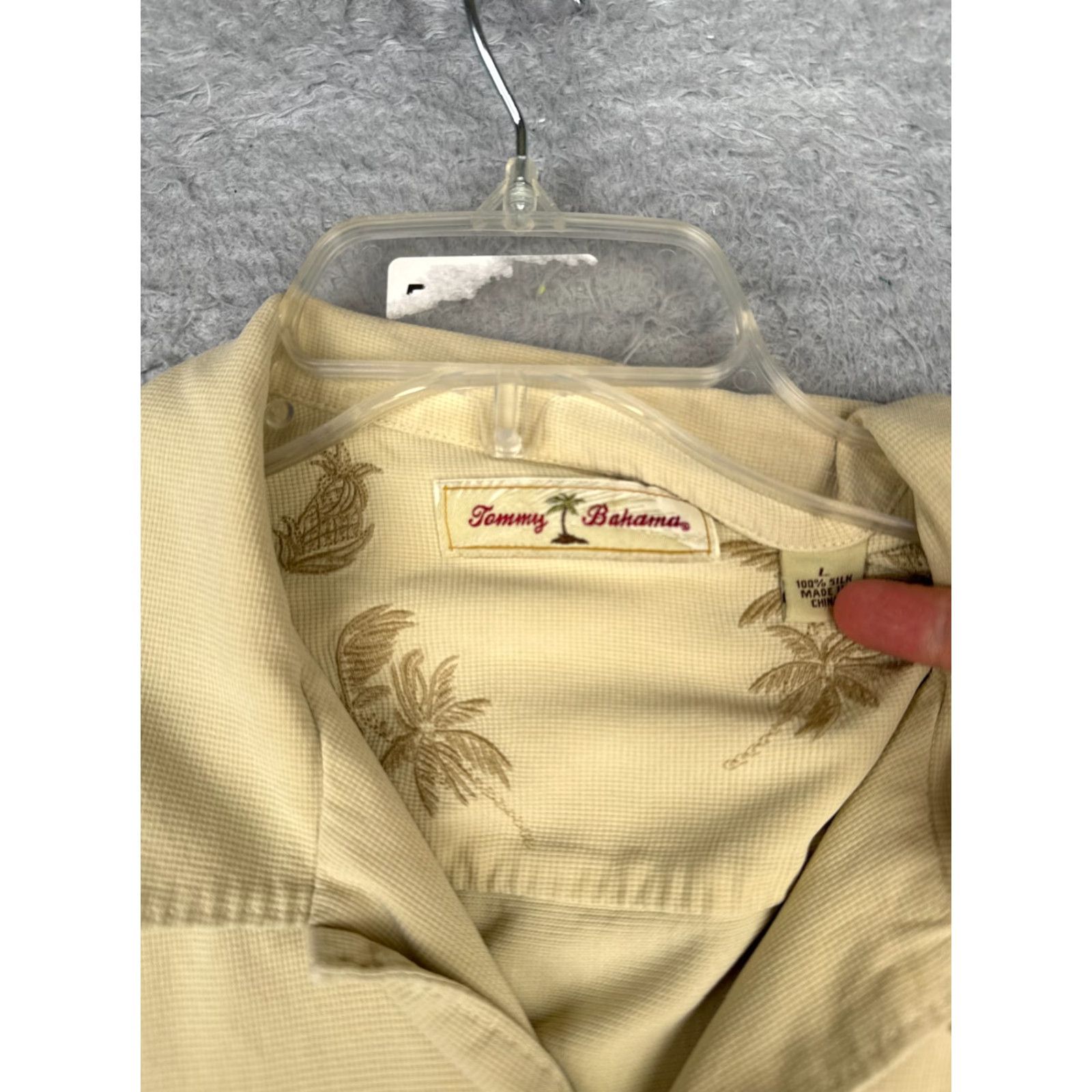 Tommy Bahama Tommy Bahama Shirt Men L Yellow Silk Button-Up Short Sleeve Hawaiian Aloha Beach Vacation Resort 40 in Chest Pockets Mens Size US L / EU 52-54 / 3 - 7 Thumbnail