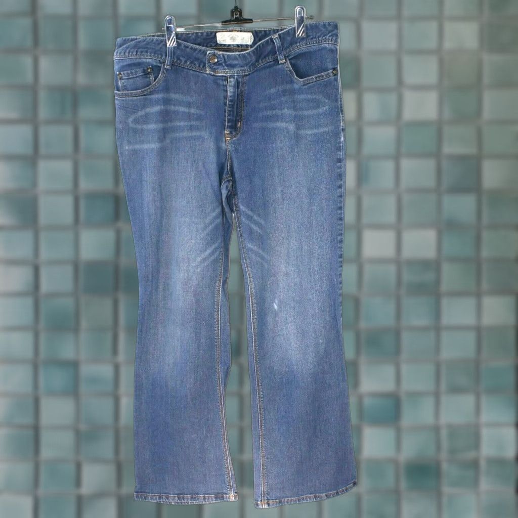Izod Izod Modern Fit Boot Cut Denim Jeans Women's Size 14 Blue Medium Wash 36X29 Size 36" / US 14 / IT 50 - 1 Thumbnail