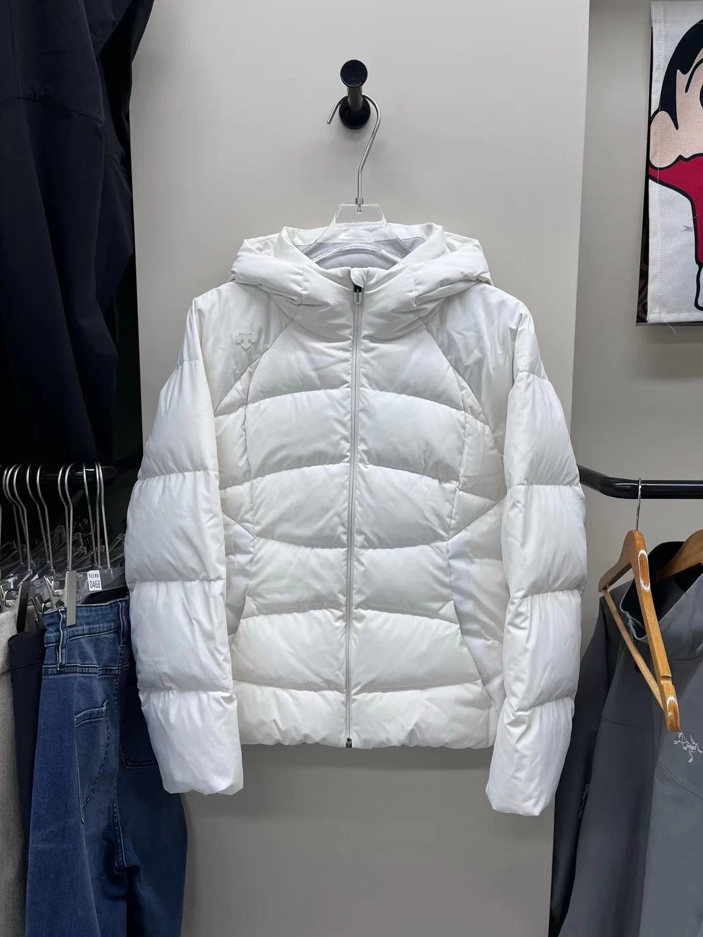 Descente DESCENTE women's white hooded wr LTH down jacket XL Size XL / US 12-14 / IT 48-50 - 1 Thumbnail