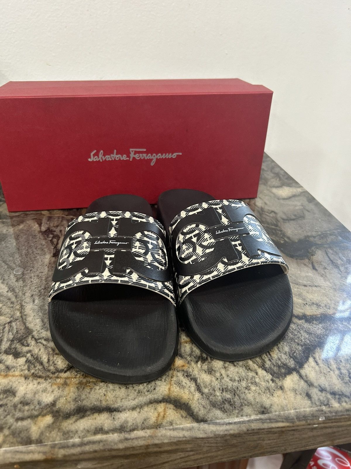 Salvatore Ferragamo Ferragamo Slides Black Size US 8 / EU 41 - 1 Thumbnail