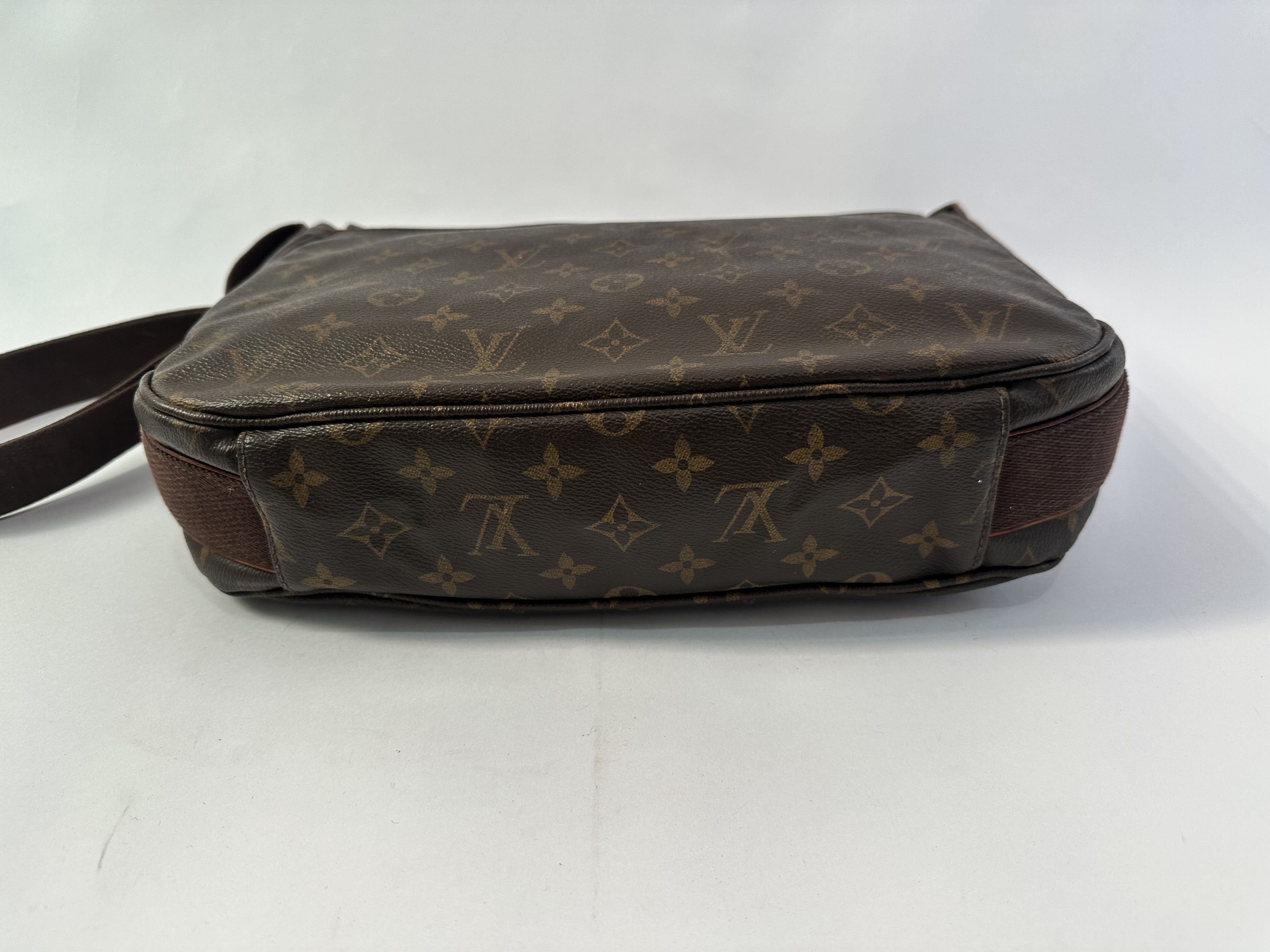 Louis Vuitton LOUIS VUITTON Monogram Beaubourg MM Messenger Bag Size ONE SIZE - 6 Thumbnail