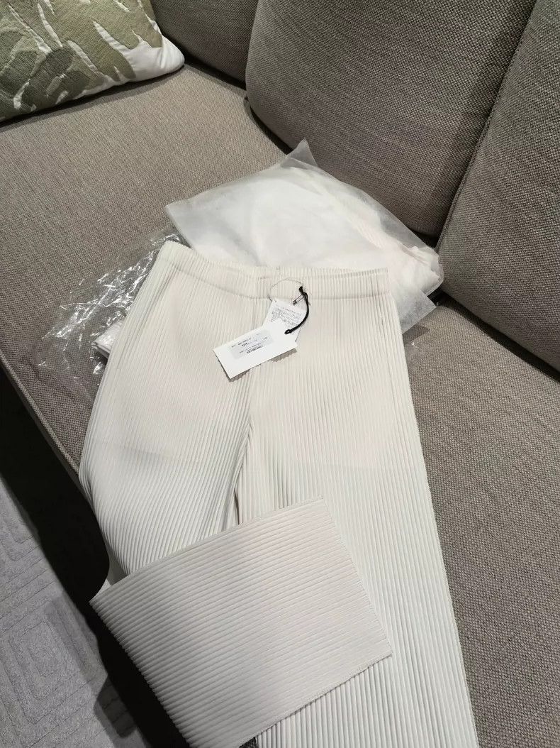 Issey Miyake Issey Miyake size:one size Cream-colored pleated pants Size 42" / US 20 - 2 Thumbnail