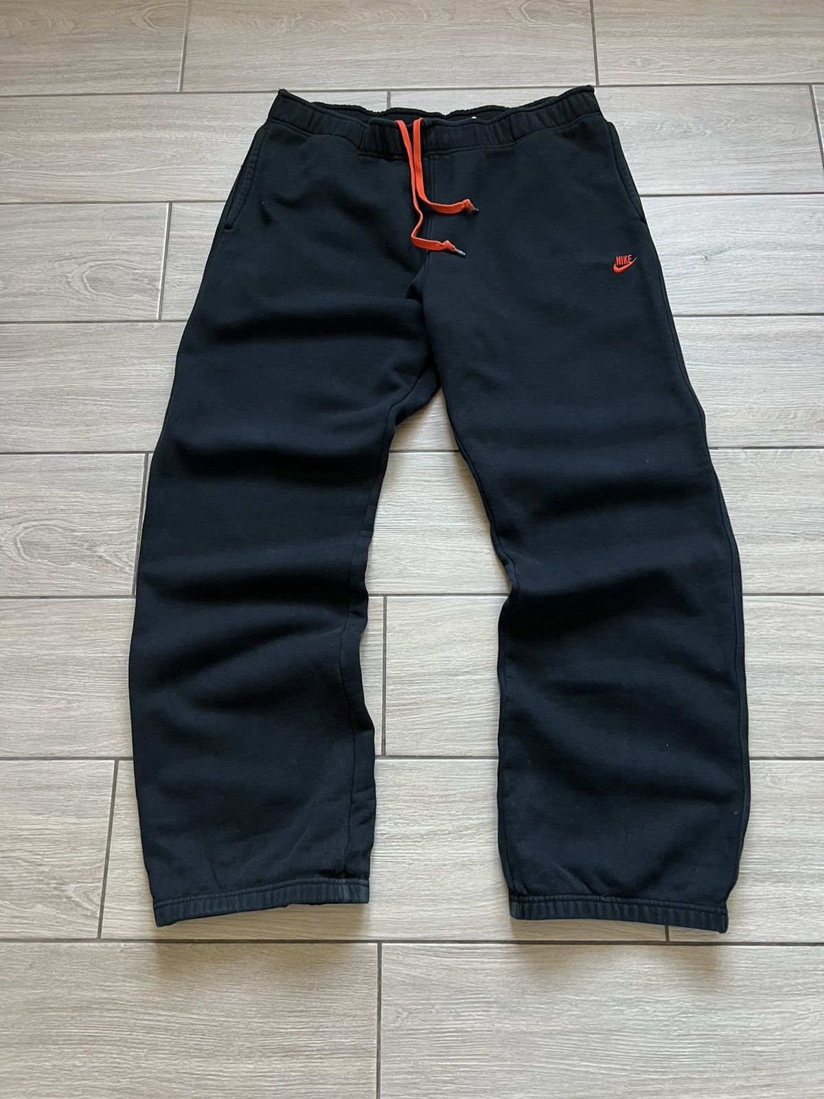Nike Mens Vintage Baggy Nike Sweatpants 90s Swoosh Logo Rare Size US 36 / EU 52 - 1 Thumbnail