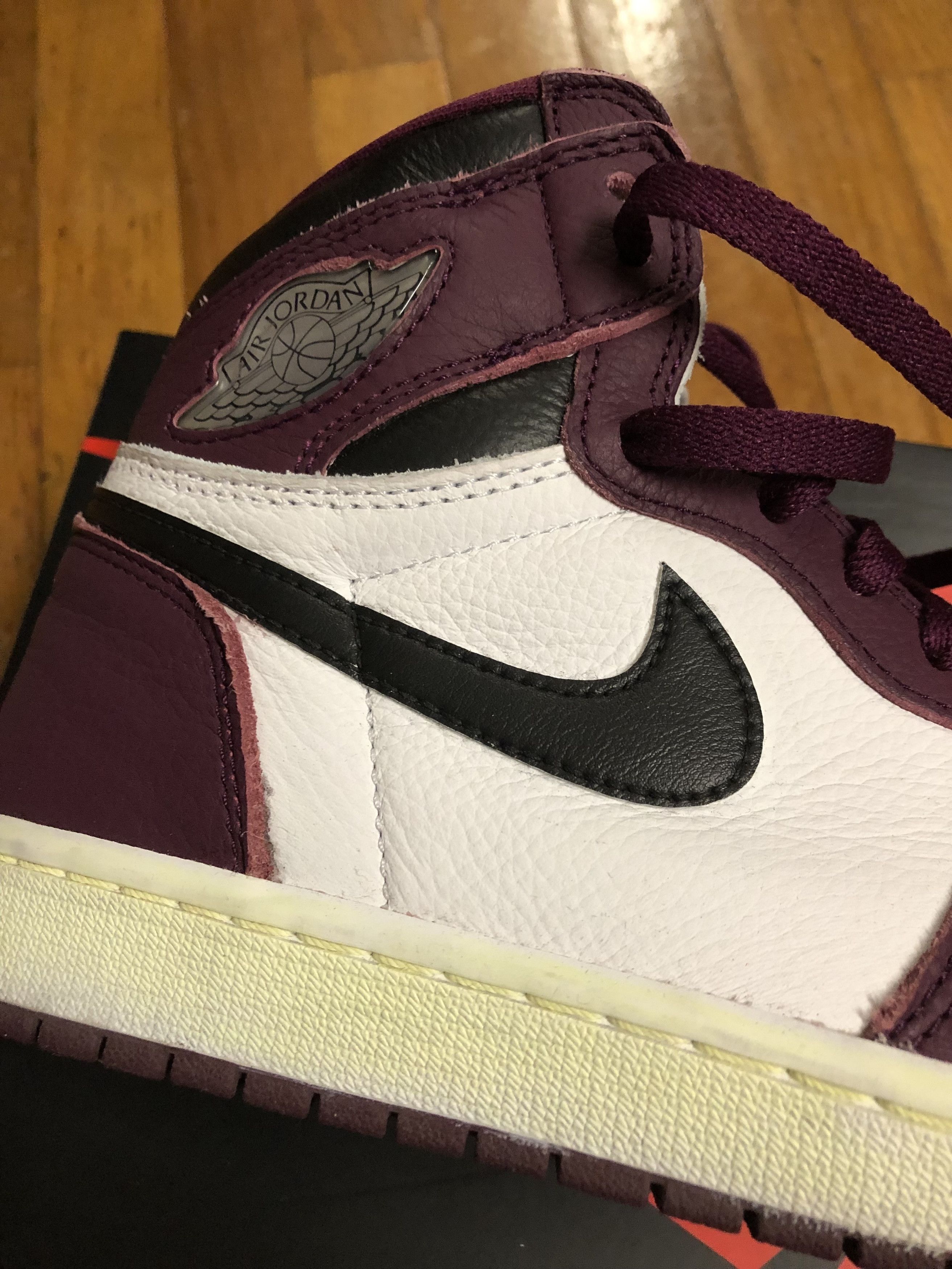 Nike *USED* Nike Air jordan 1 high OG Bordeaux sz 9 555088 611 Size US 9 / EU 42 - 2 Thumbnail