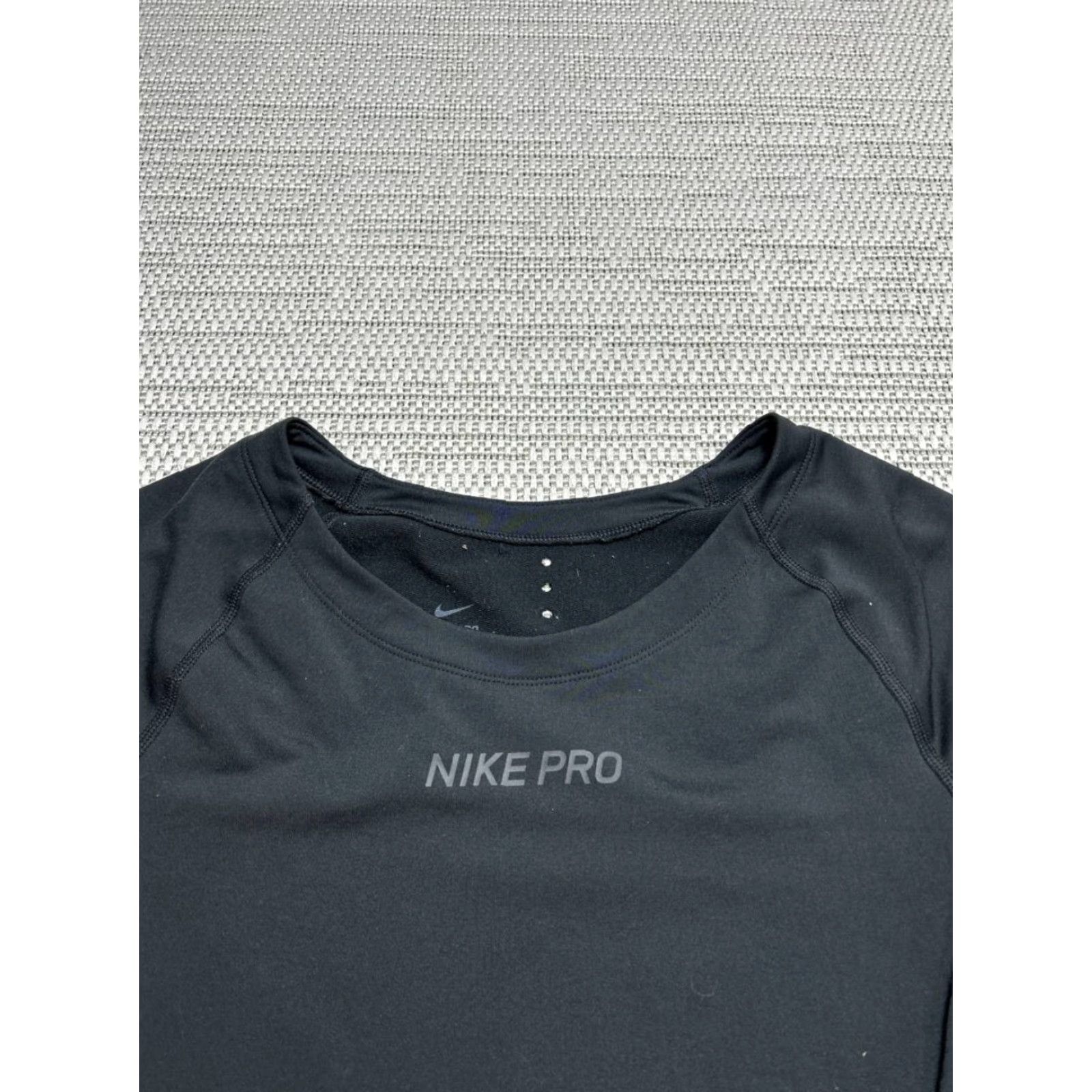 Nike Nike Pro Shirt Womens Small Black Running Pullover Size S / US 4 / IT 40 - 2 Thumbnail
