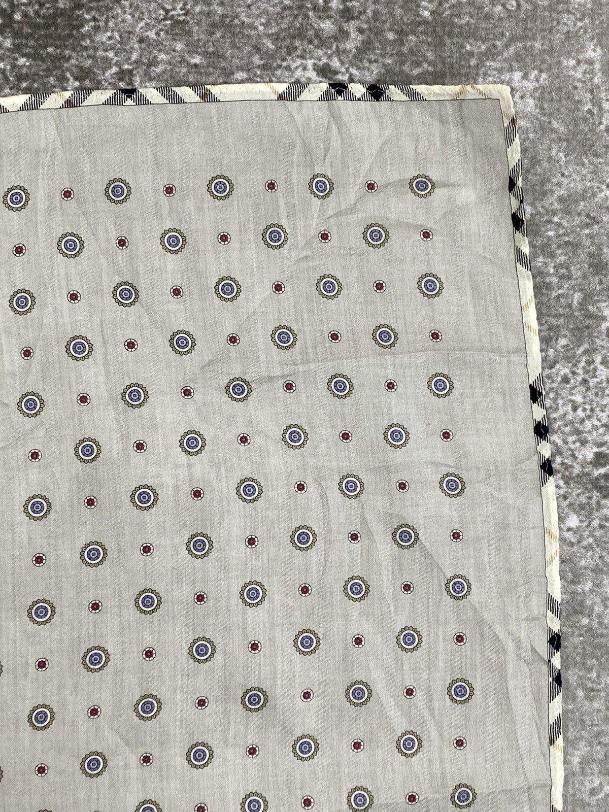 Burberry Burberry Handkerchief / Bandana / Neckerchief Size ONE SIZE - 6 Thumbnail