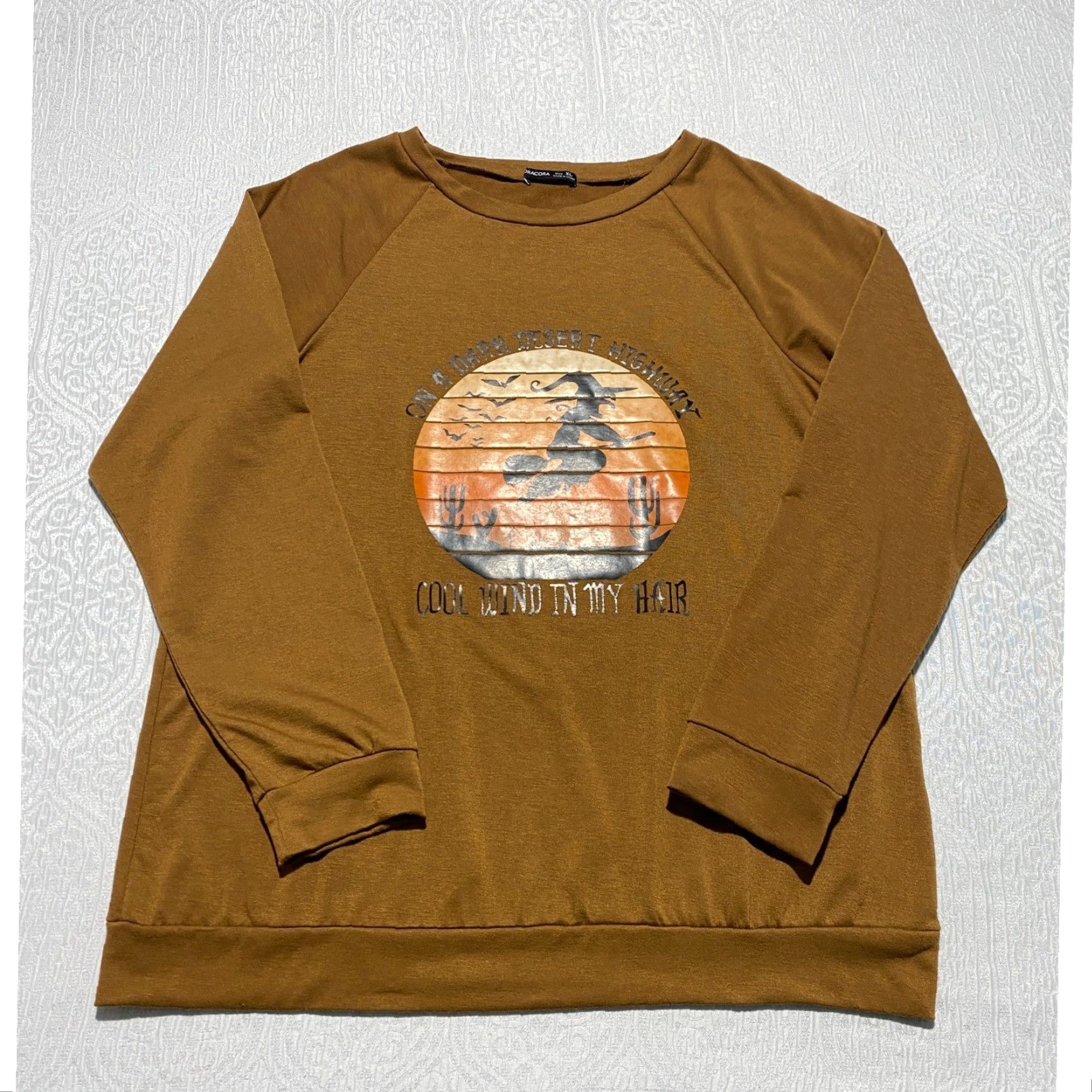 Vintage Noracora Brown Witch Raglan Pullover Shirt Women XL Crew Neck Long Sleeve Graphic Halloween Desert Highway Size XL / US 12-14 / IT 48-50 - 2 Thumbnail