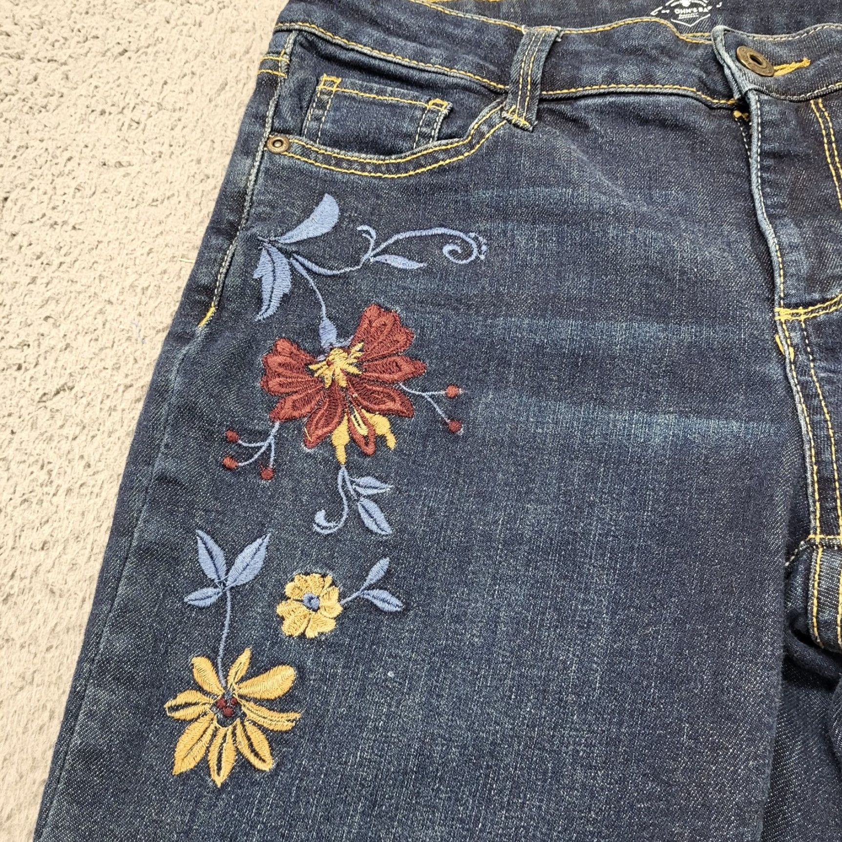 Vintage St. John's Bay Jeans Women's Size 4 Blue Tapered Leg Dark Embroidered Floral Size 27" / US 4 / IT 40 - 4 Thumbnail