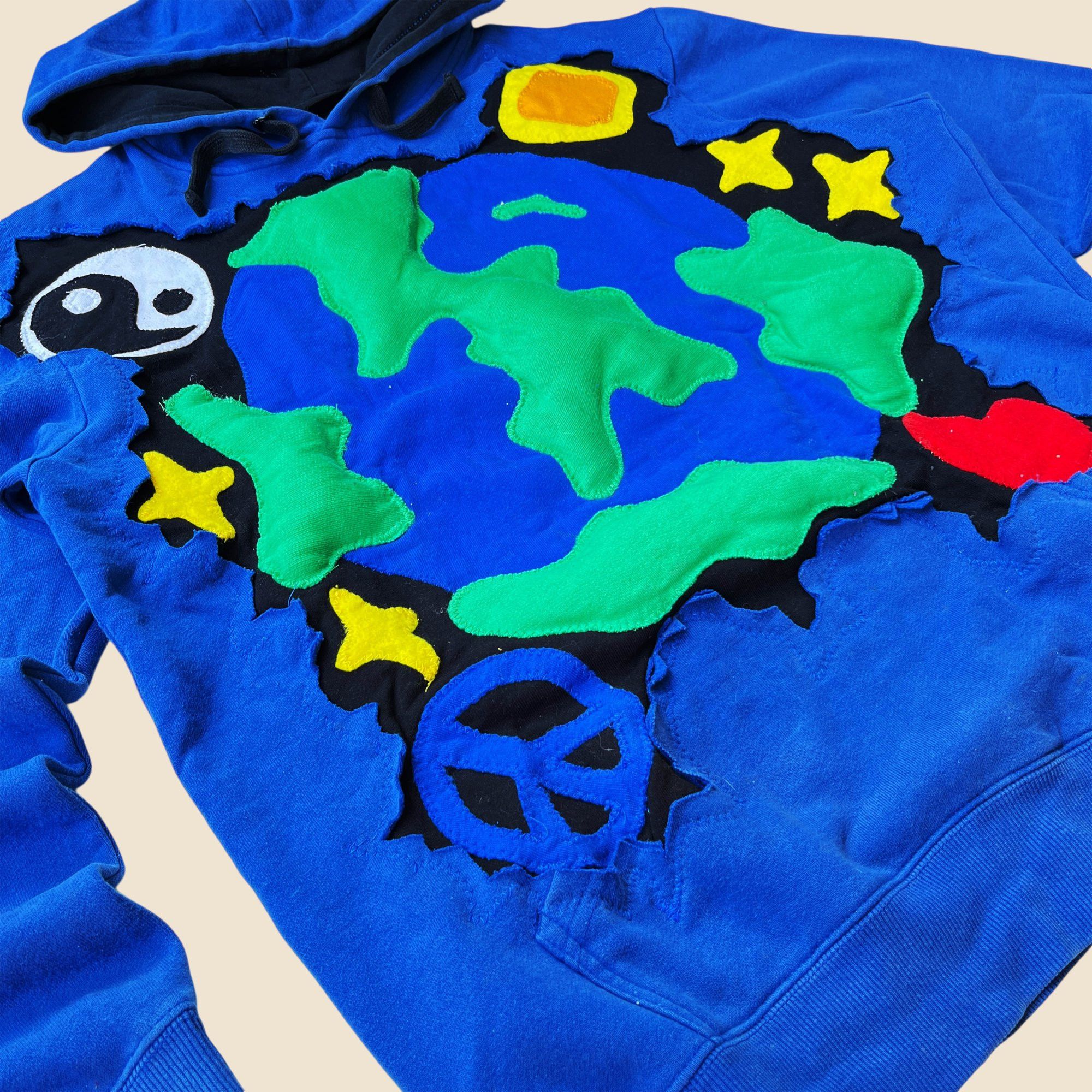 Handmade × Japanese Brand 1 OF 1 REWORKED 3D PUFF EARTH BLUE HOODIE SIZE L Size US L / EU 52-54 / 3 - 4 Thumbnail
