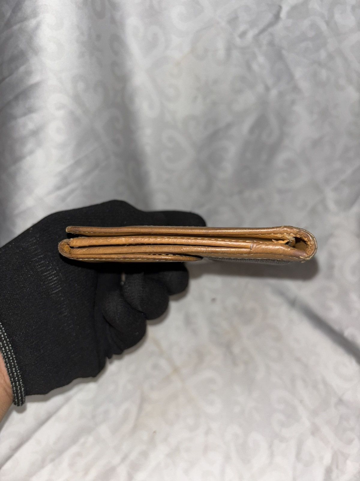 Gucci (very worn) Gucci Long Wallet Vintage Size ONE SIZE - 3 Thumbnail