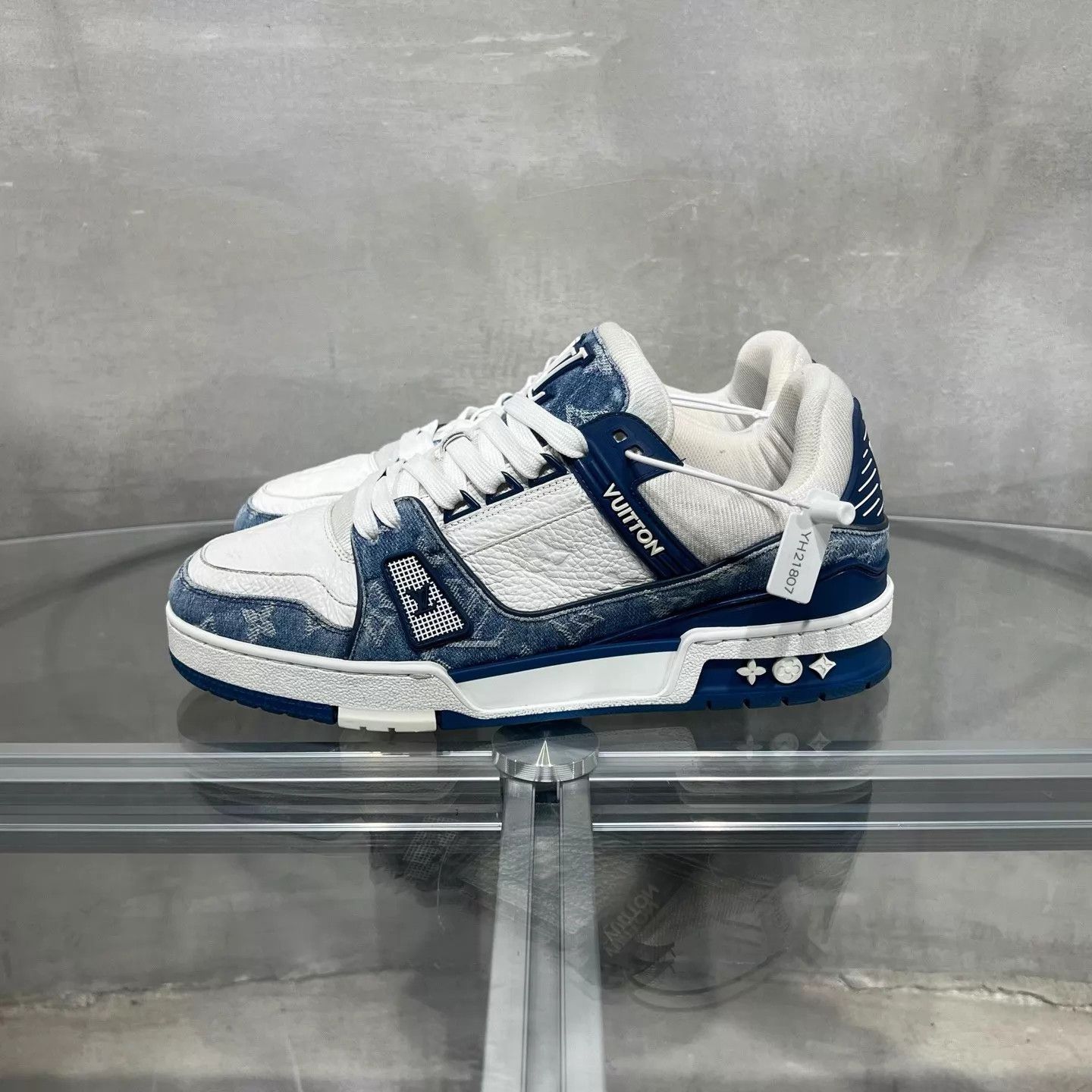 Louis Vuitton LV Trainer white blue denim UK6 / 40 Size US 7 / EU 40 - 4 Thumbnail