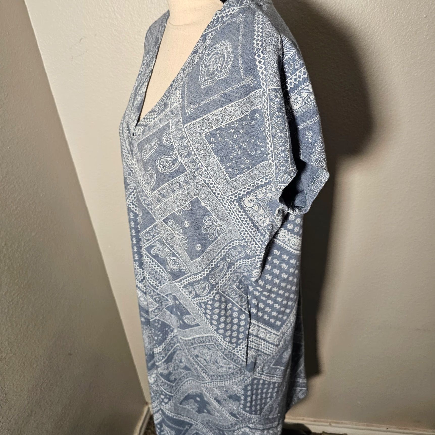J. Jill J Jill Dress Medium Blue Bandana Print Pockets V Neck Shift Casual Knee Length Cotton Blend Size M / US 6-8 / IT 42-44 - 2 Thumbnail