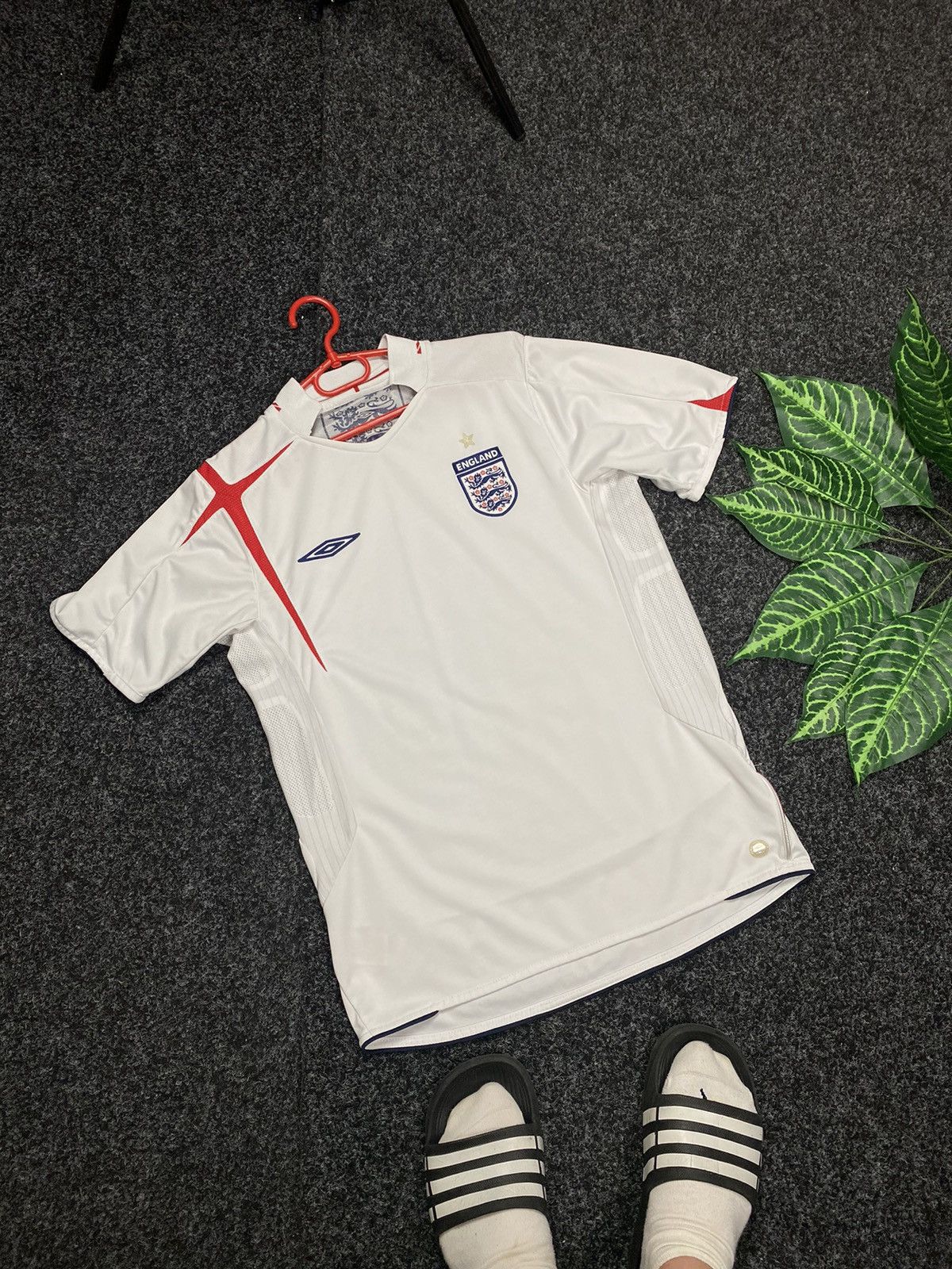 Umbro × Vintage Vintage England 🏴󠁧󠁢󠁥󠁮󠁧󠁿 Umbro Soccer Jersey size M Size US M / EU 48-50 / 2 - 1 Thumbnail