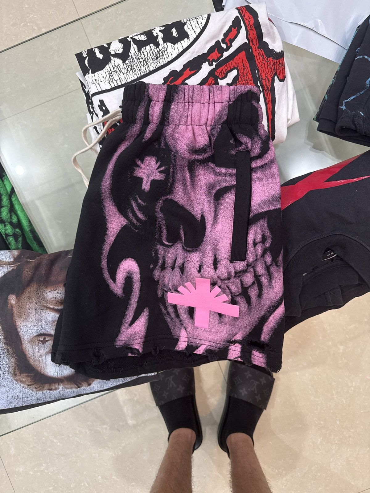 Vertabrae Vertabrae skull shorts Size US 30 / EU 46 - 2 Thumbnail