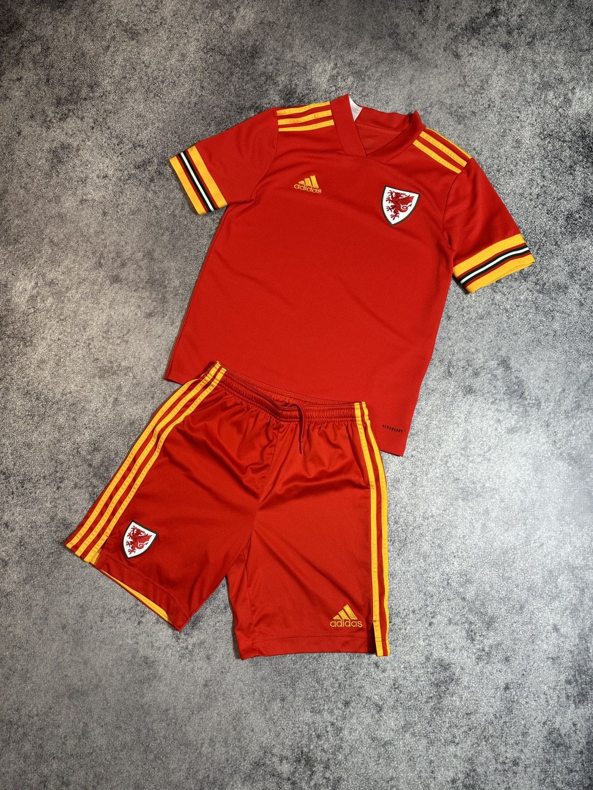 Adidas Adidas Wales Soccer Suit Jersey Shorts Rare XS VTg USA Size US XS / EU 42 / 0 - 1 Thumbnail
