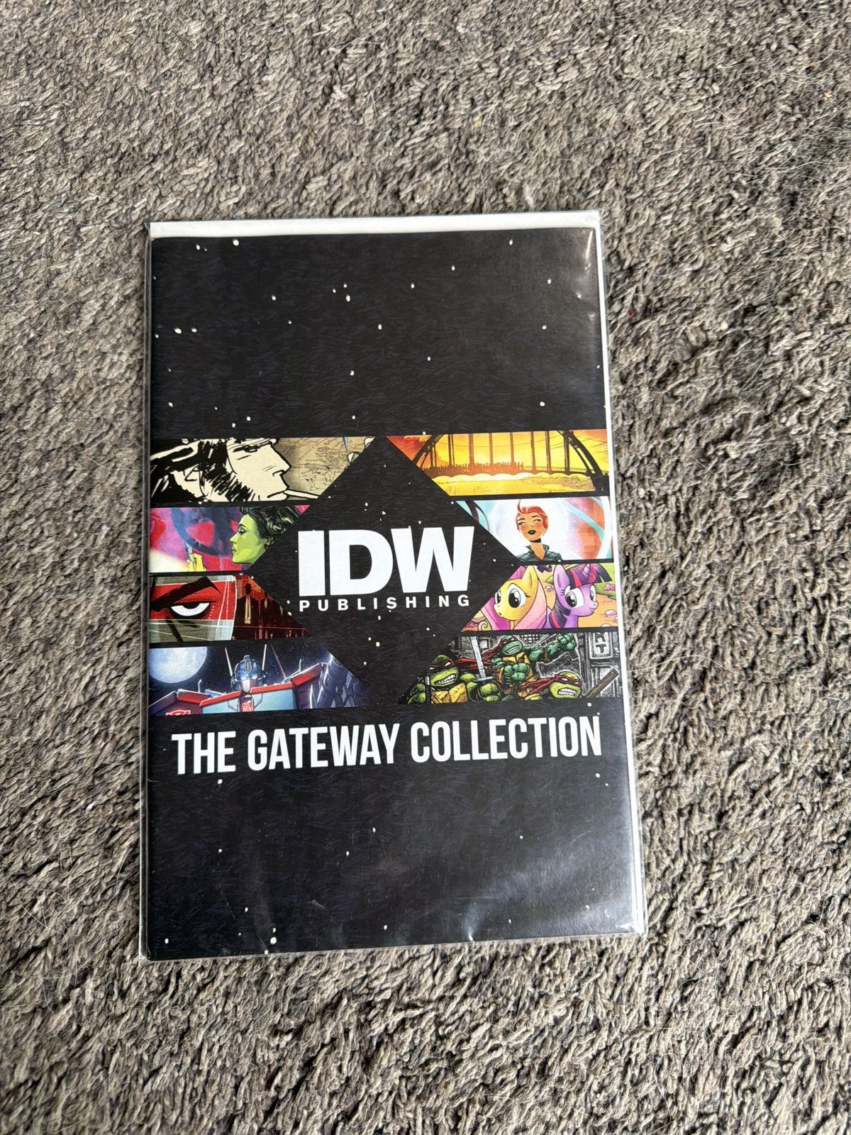 Hypebeast 2017 IDW Publishing The Gateway Collection Size ONE SIZE - 1 Thumbnail