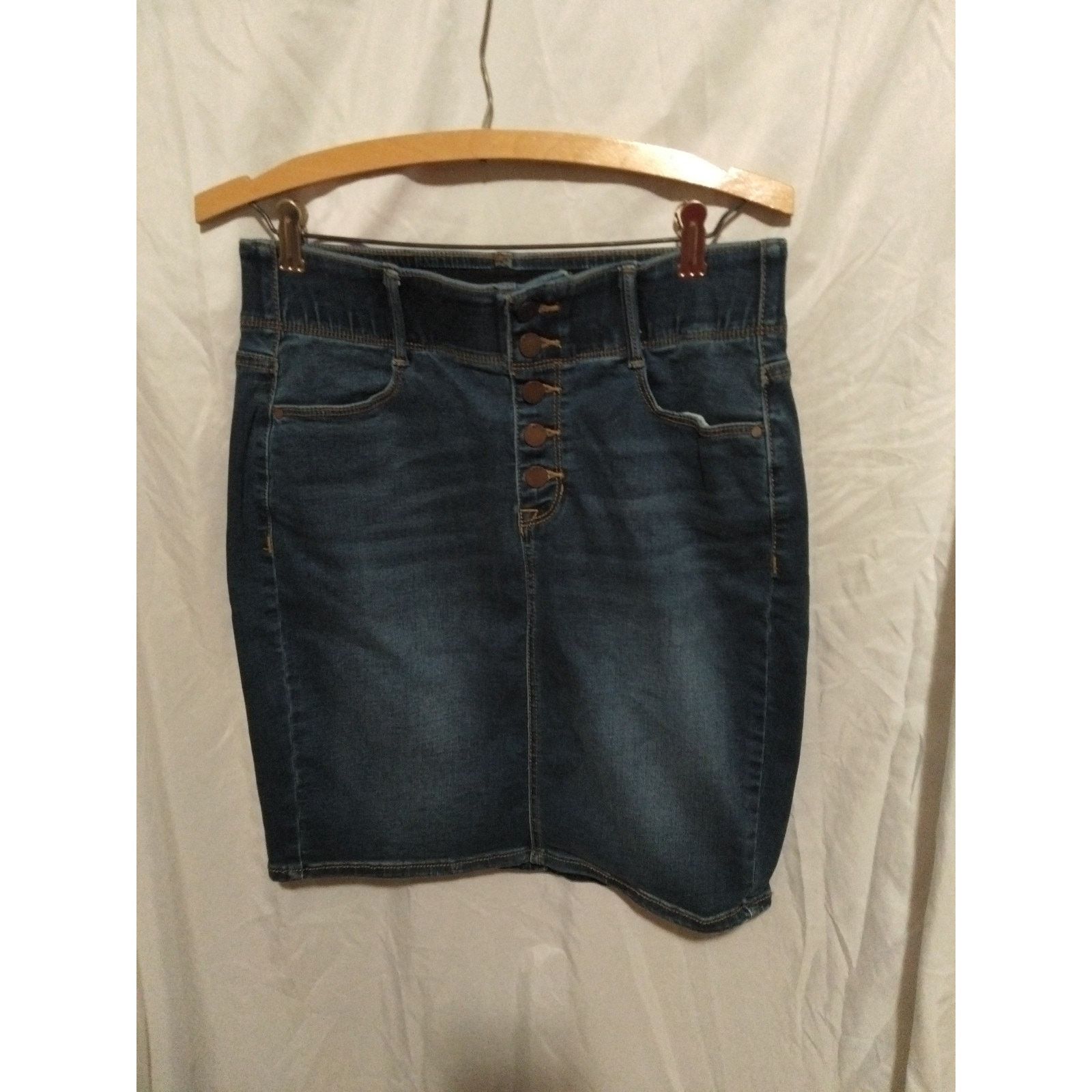 Apt. 9 Apt 9 Size 8 Jean Skirt With Slit In Back 5 Buttons Front Size 30" / US 8 / IT 44 - 1 Thumbnail