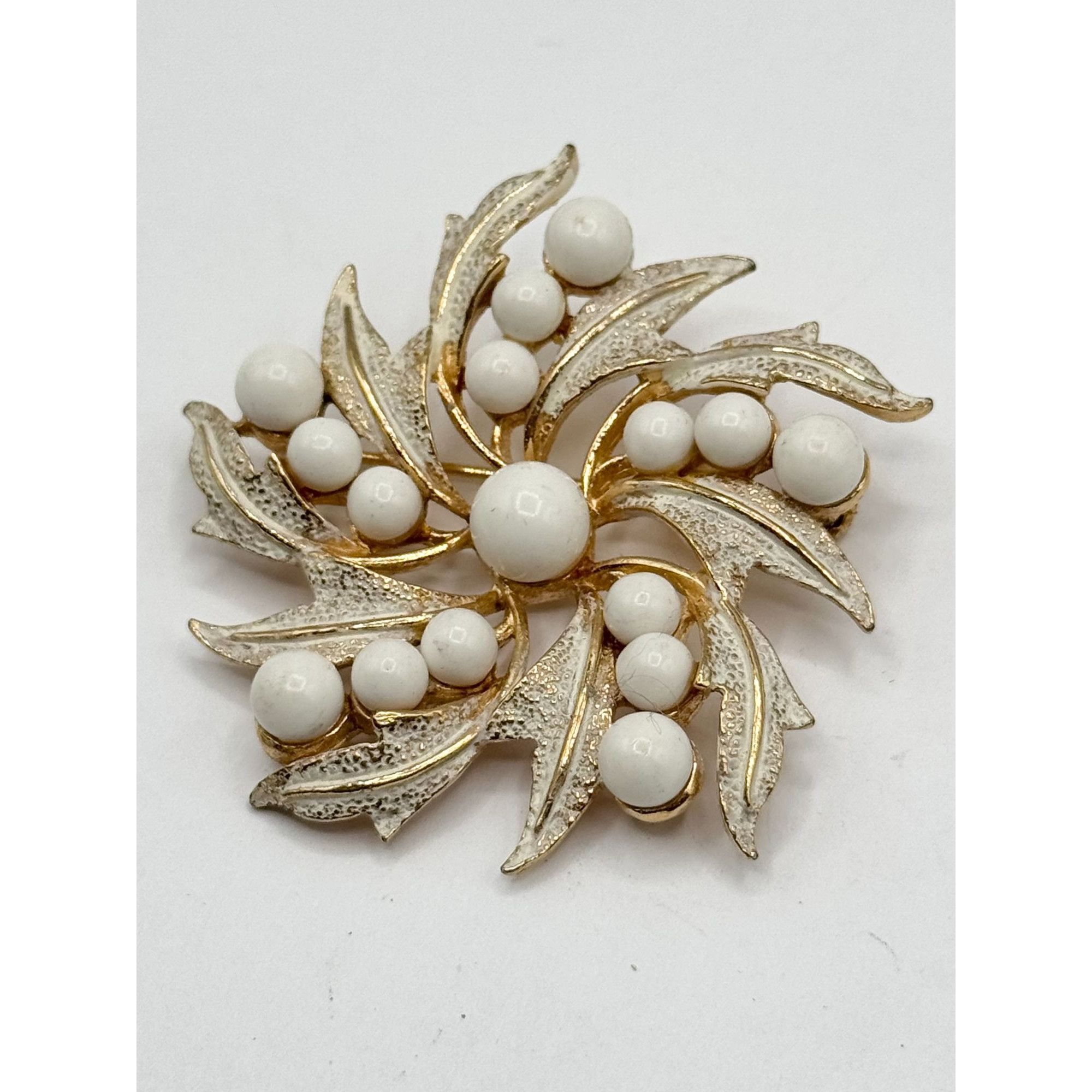 Other Vintage Signed ART Arthur Pepper white beaded flower brooch Size ONE SIZE - 1 Thumbnail