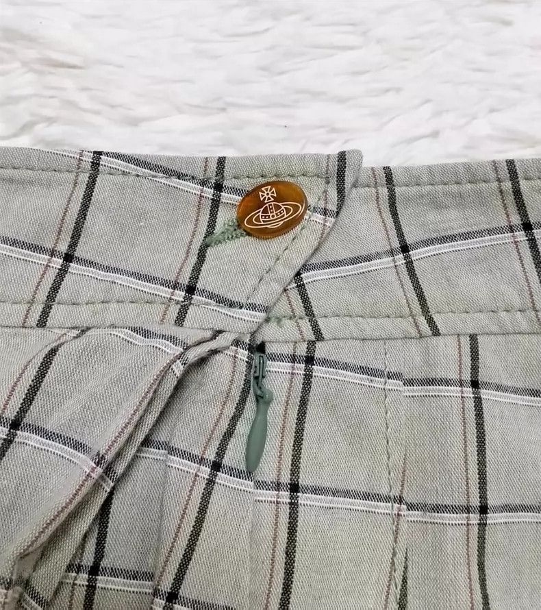 Vivienne Westwood Vivienne Westwood Saturn wears asymmetrical shorts Size 25" / US 0 / IT 36 - 4 Thumbnail