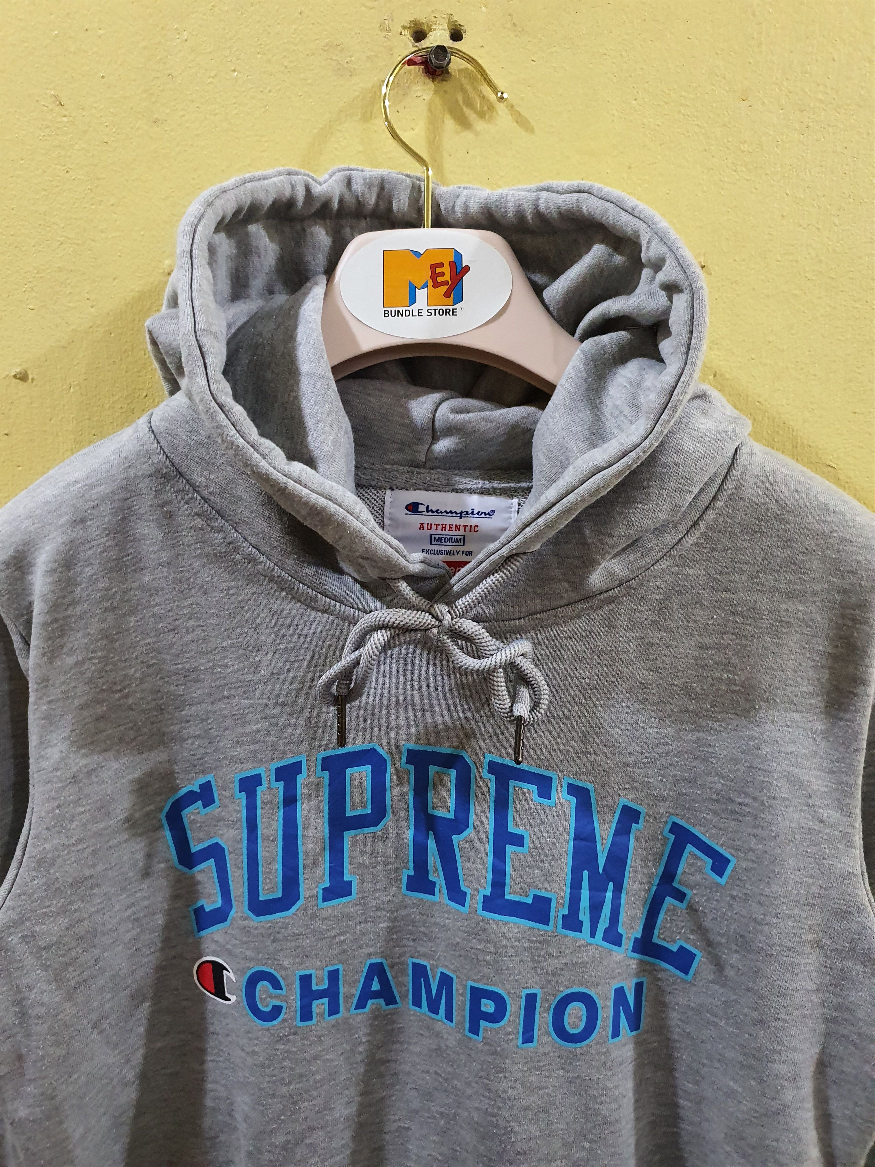 Champion Champion x Supreme hooded sweatshirt in ash grey Size US M / EU 48-50 / 2 - 3 Thumbnail