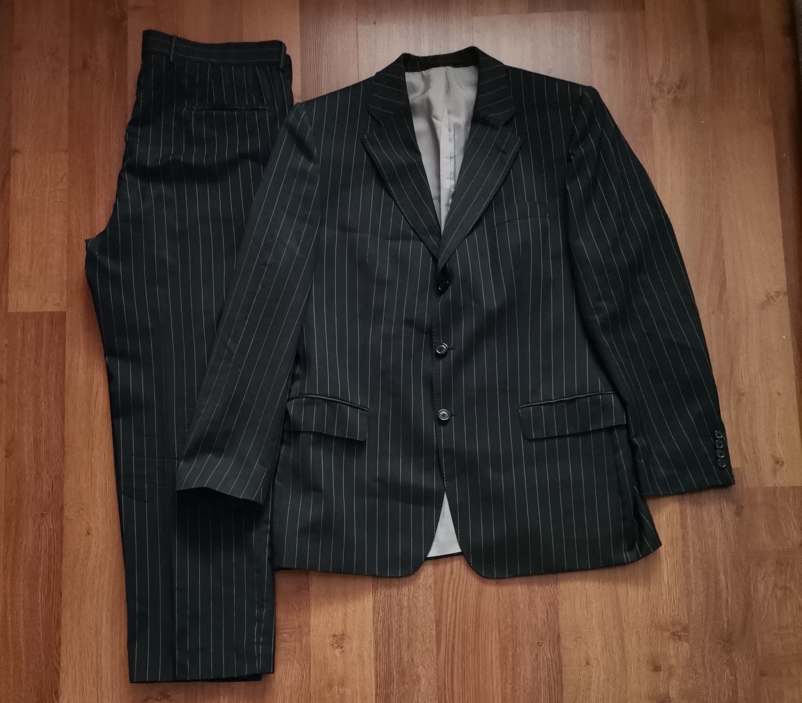 Hugo Boss Hugo Boss Striped Suit Size 44R - 1 Thumbnail