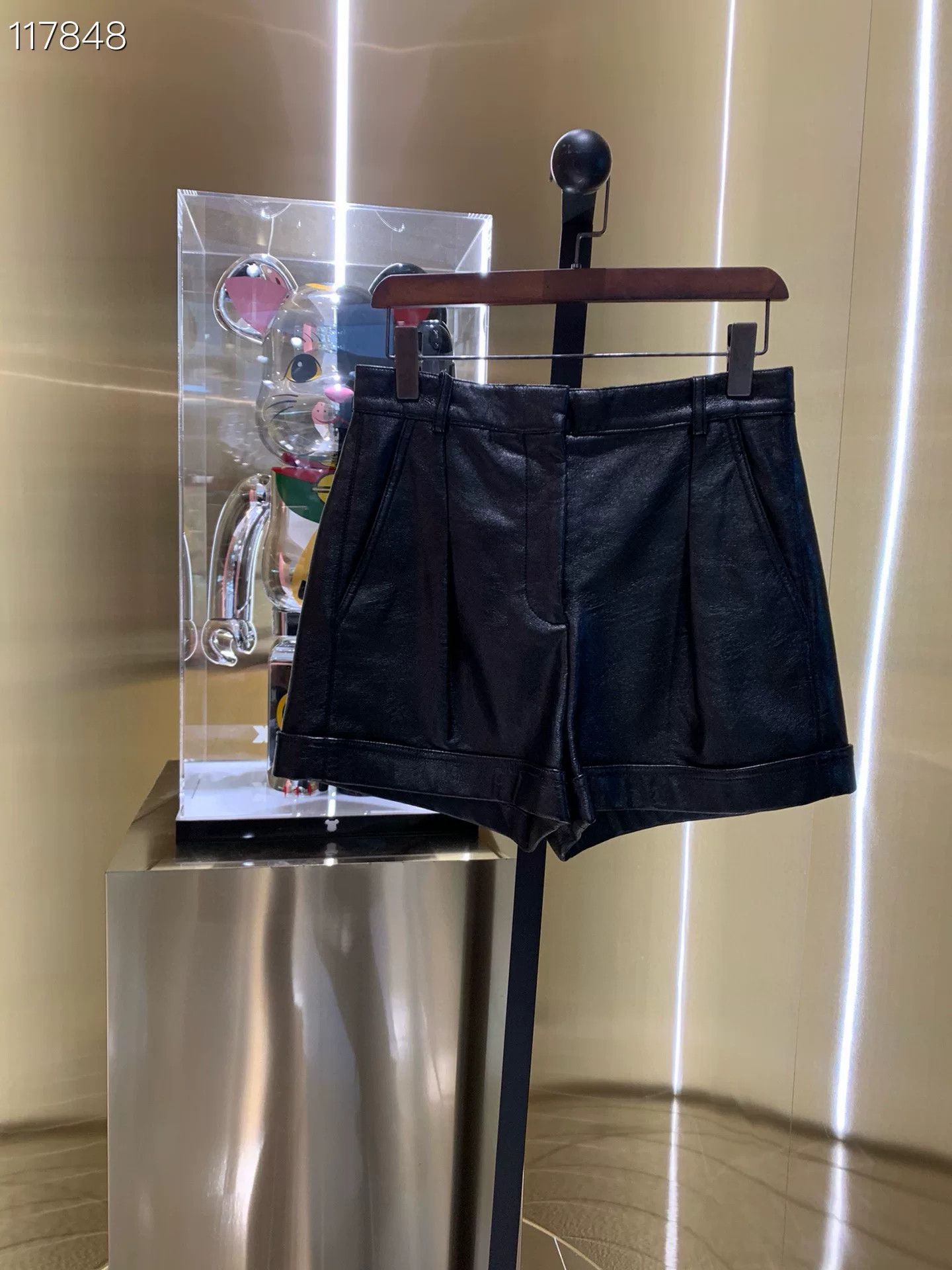 Stella McCartney Stell 077898 Black Shorts Size 40" / US 18 - 1 Thumbnail