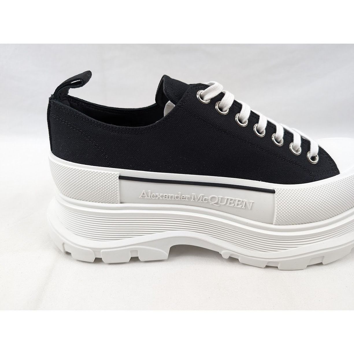 Alexander McQueen o1rshd1 Tread Slick Boots in Black/White Size US 12 / EU 45 - 4 Thumbnail