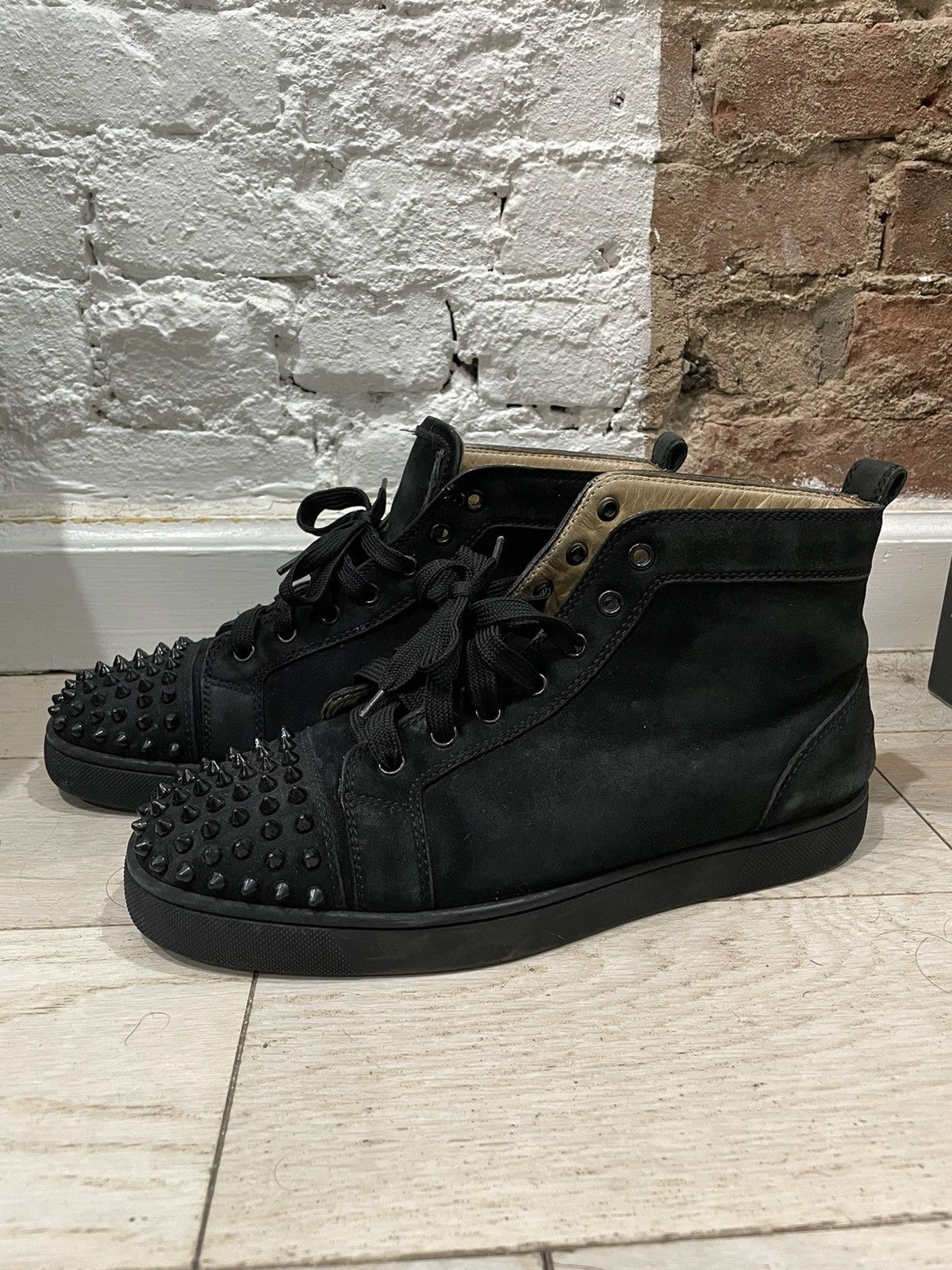 Christian Louboutin Christian Louboutin Size US 7.5 / EU 40-41 - 1 Thumbnail