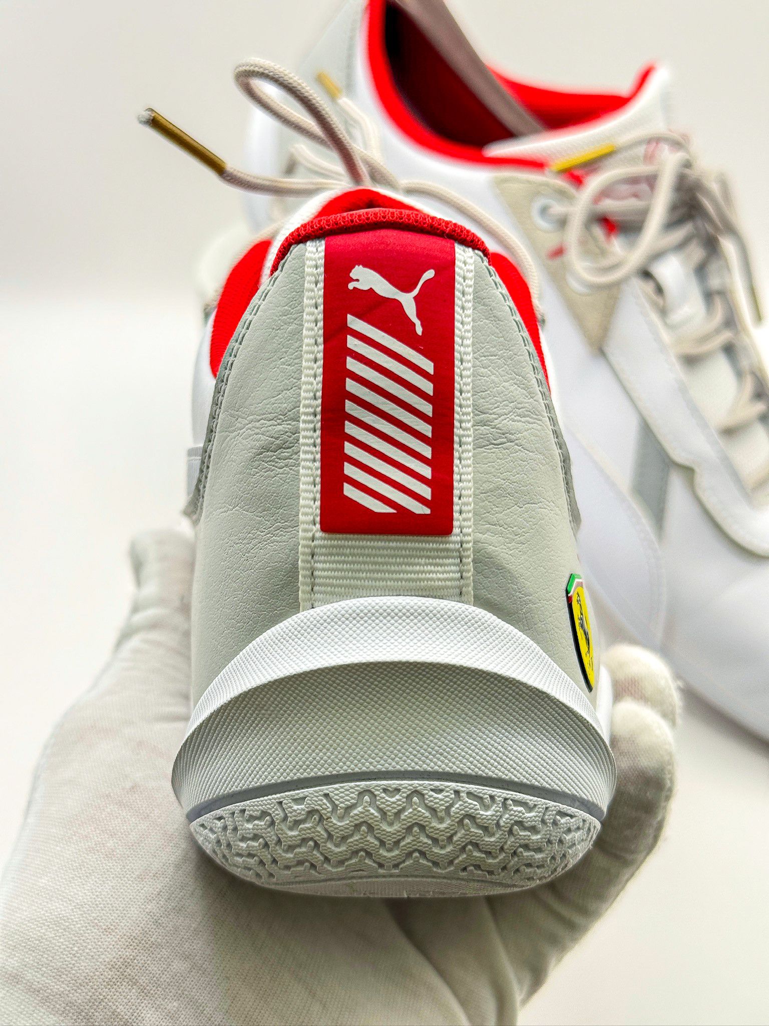 Ferrari × Puma Puma Ferrari R-Cat Machina White Red Sneakers Size US 9.5 / EU 42-43 - 9 Thumbnail