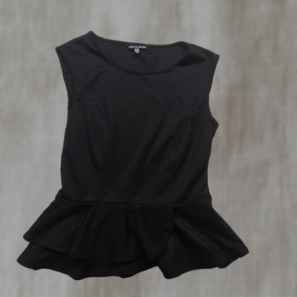 Vintage Cable & Gauge Solid Black Ruffled Sleeveless Tank Shirt Adult Women S Small Black Sleeveless Blouse Camisole 90s style? Size S / US 4 / IT 40 - 1 Thumbnail