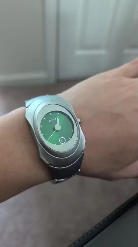 Jewelry Unique Sleek Stainless Steel Watch in Silver, Men's