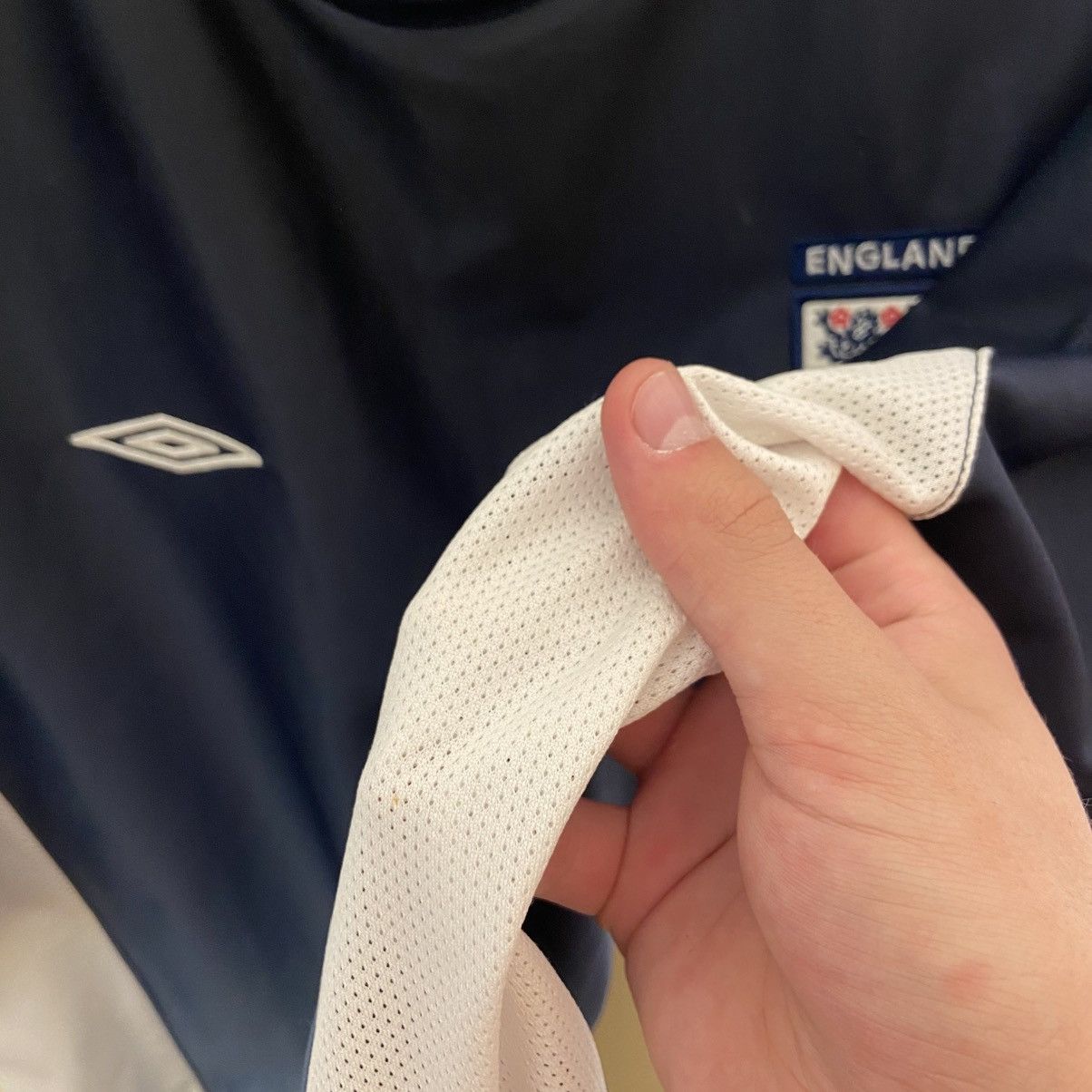 Umbro Umbro England Jersey 2000s Navy Gradient – Size L Size US L / EU 52-54 / 3 - 7 Thumbnail