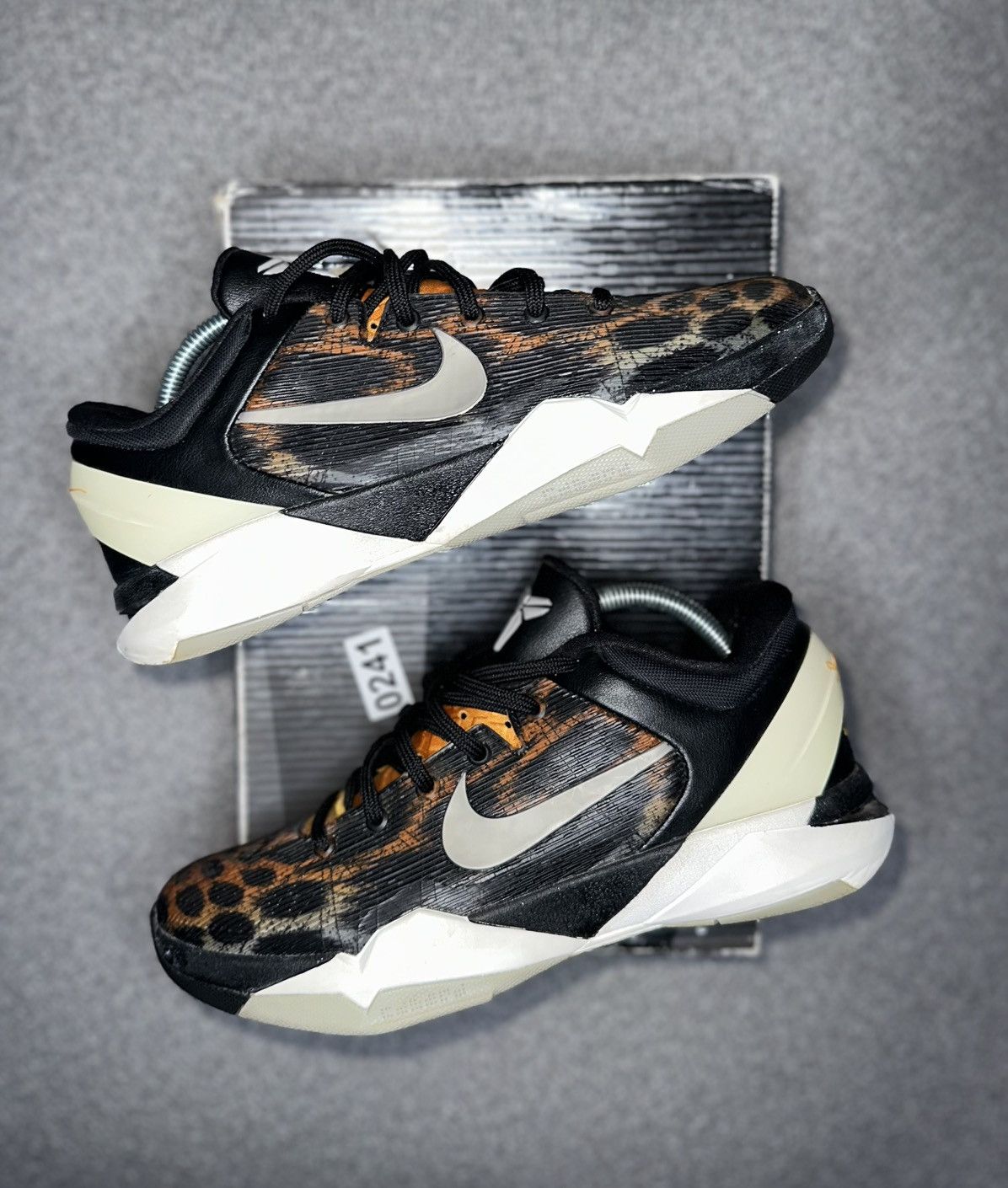Nike Nike Zoom Kobe 7 System Cheetah Size 9.5M Size US 9.5 / EU 42-43 - 2 Thumbnail