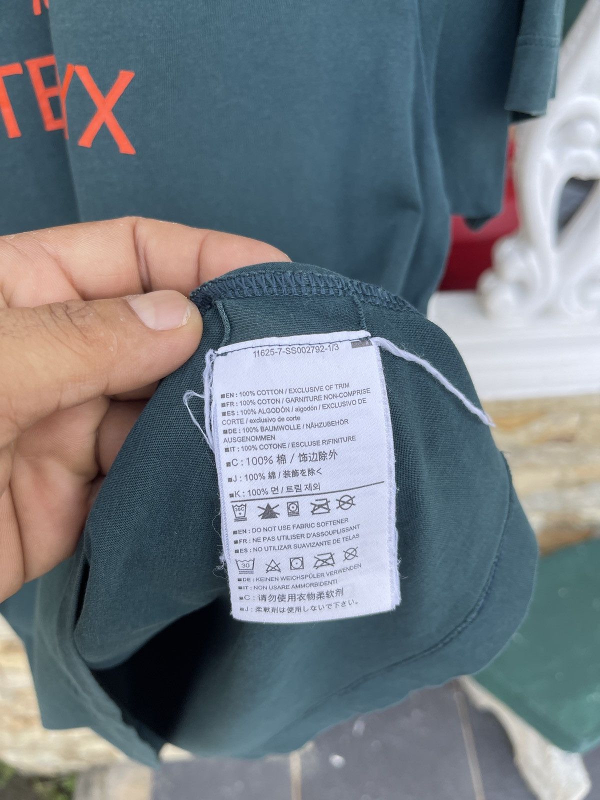 Arc'teryx Rare🔥Sun Faded Arc’teryx Big Logo Thrashed Tee Size US M / EU 48-50 / 2 - 5 Thumbnail