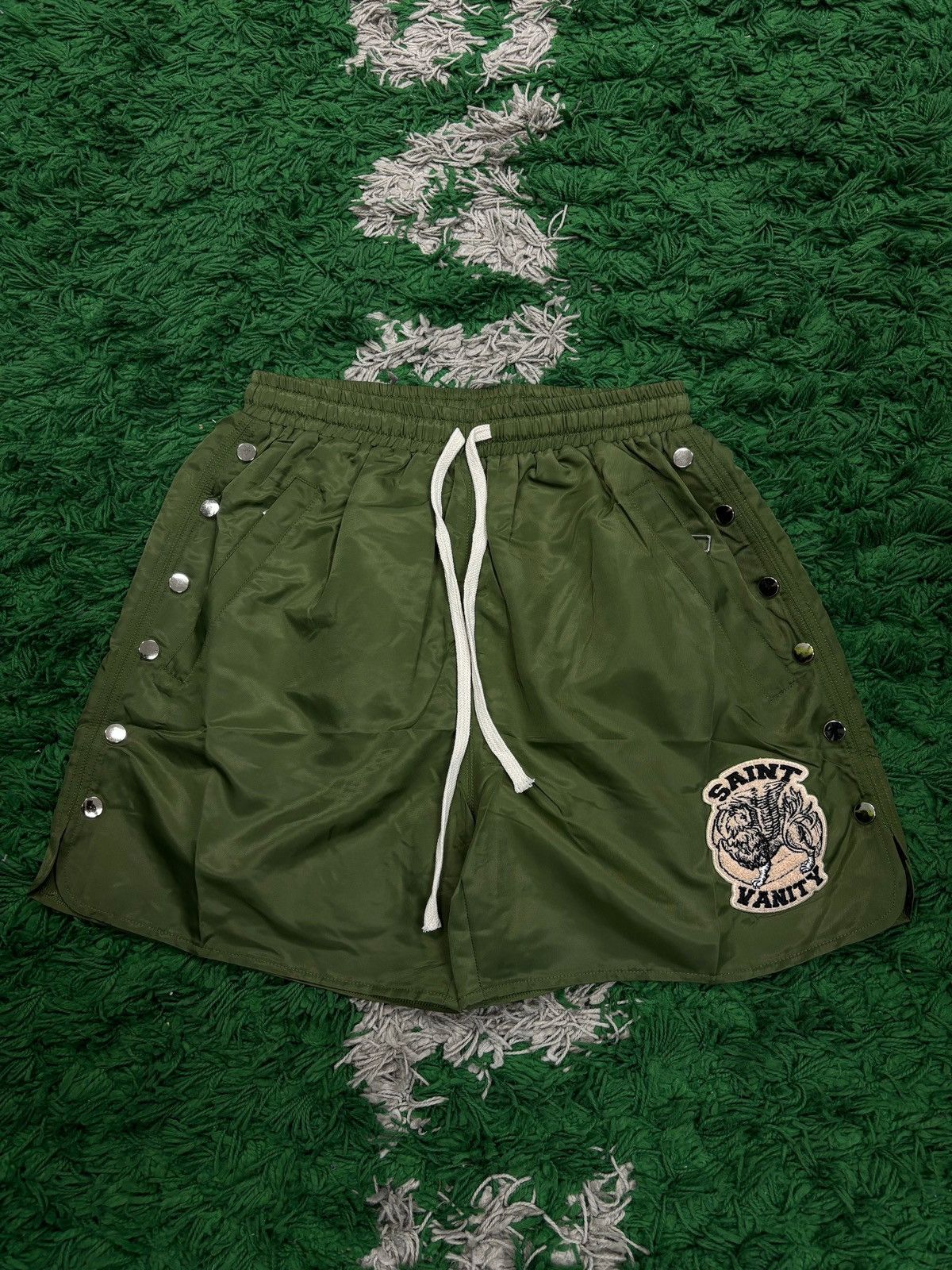 Saint Vanity Saint vanity nylon olive shorts Size US 36 / EU 52 - 1 Preview