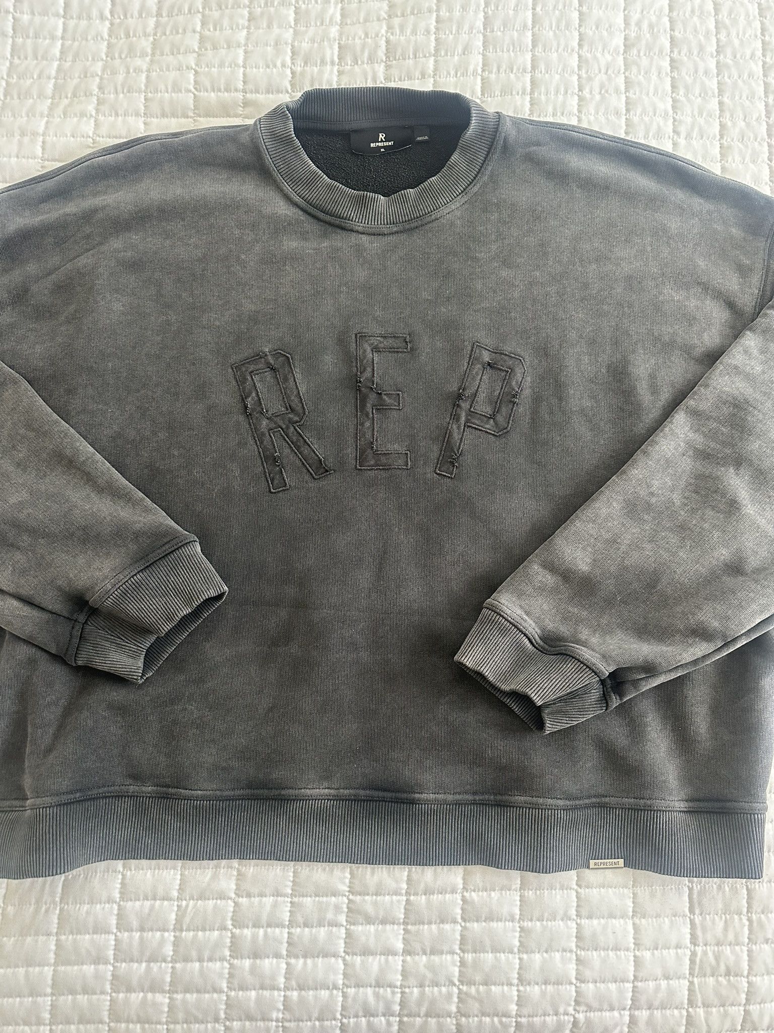 Represent Clo. Represent REP Applique Oversized Crewneck Washed Black Size US XL / EU 56 / 4 - 2 Thumbnail