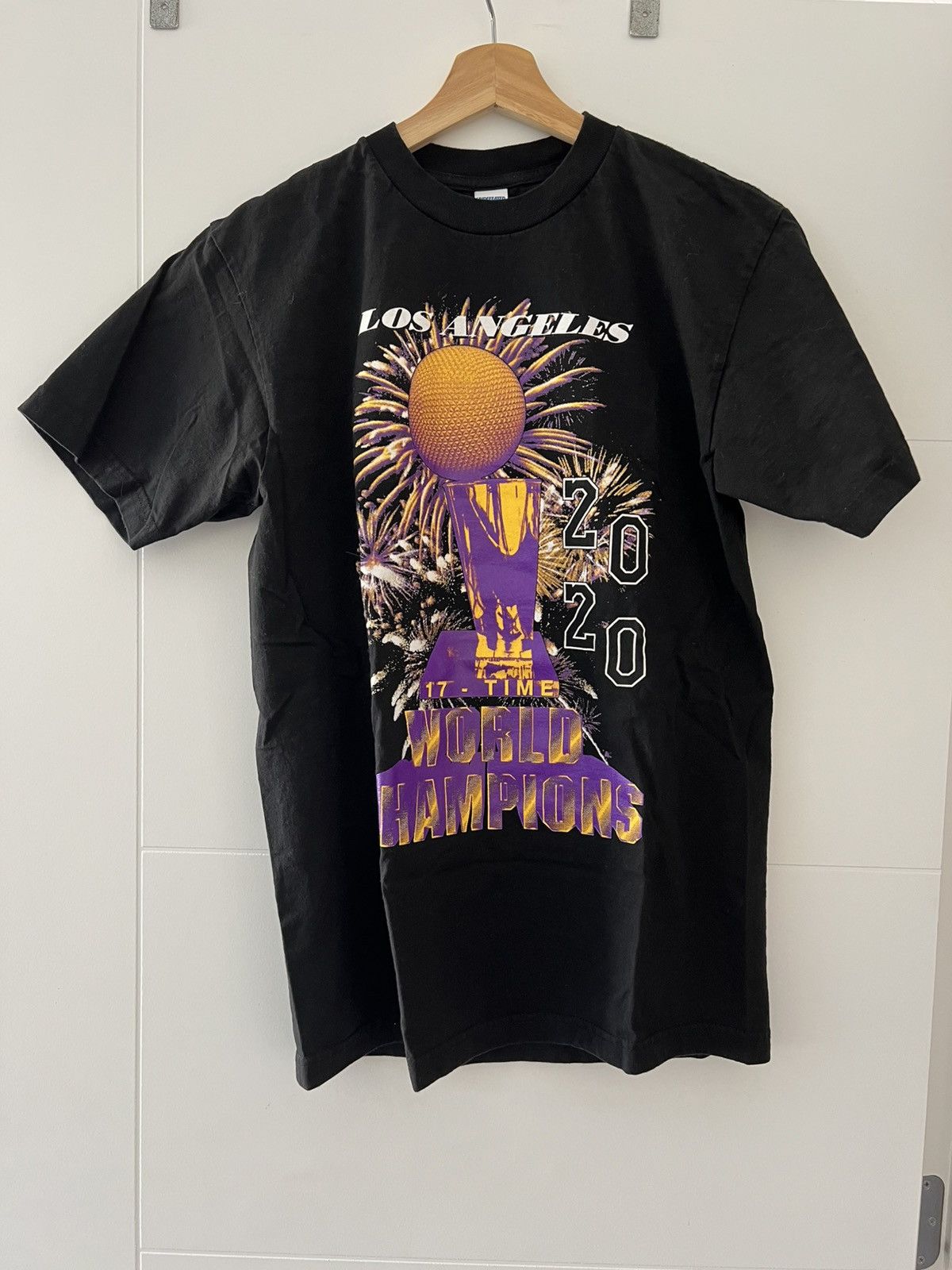 NBA × Undefeated Undefeated Lakers 2020 World Champion Shirt Size US M / EU 48-50 / 2 - 1 Thumbnail