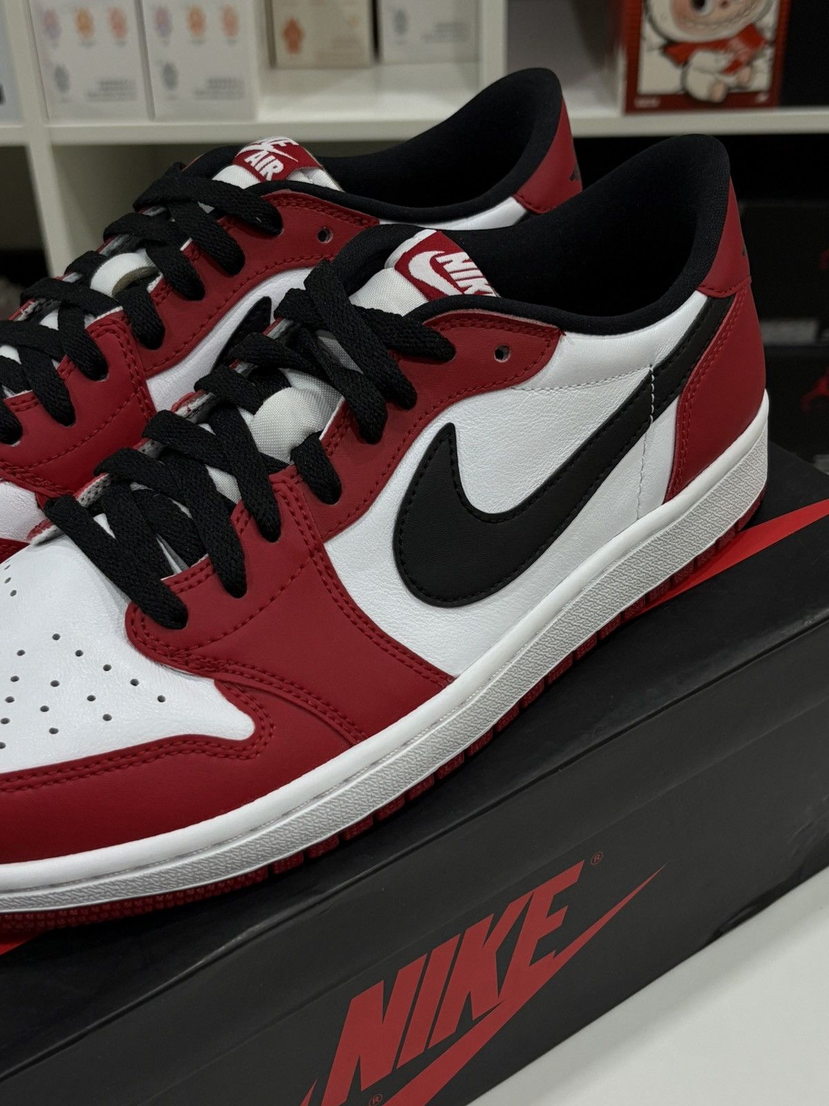 Jordan Brand Jordan 1 Chicago OG Low 2016 Size US 10.5 / EU 43-44 - 4 Thumbnail